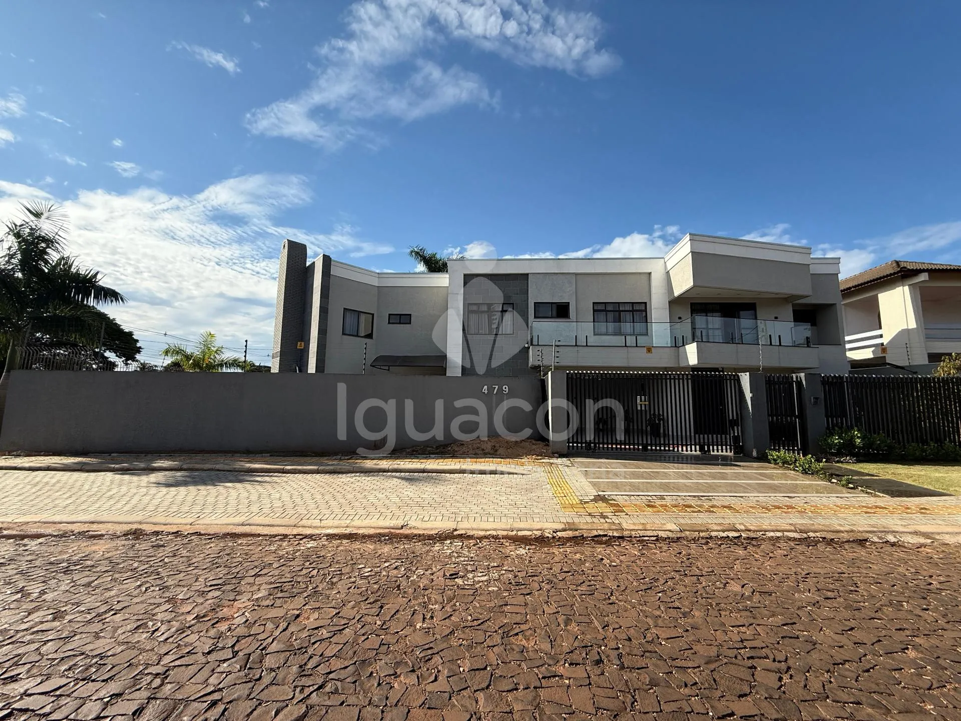 Sobrado Mobiliado com 04 Suites sendo 01 Suite Master e Piscina no Jardim Eliza