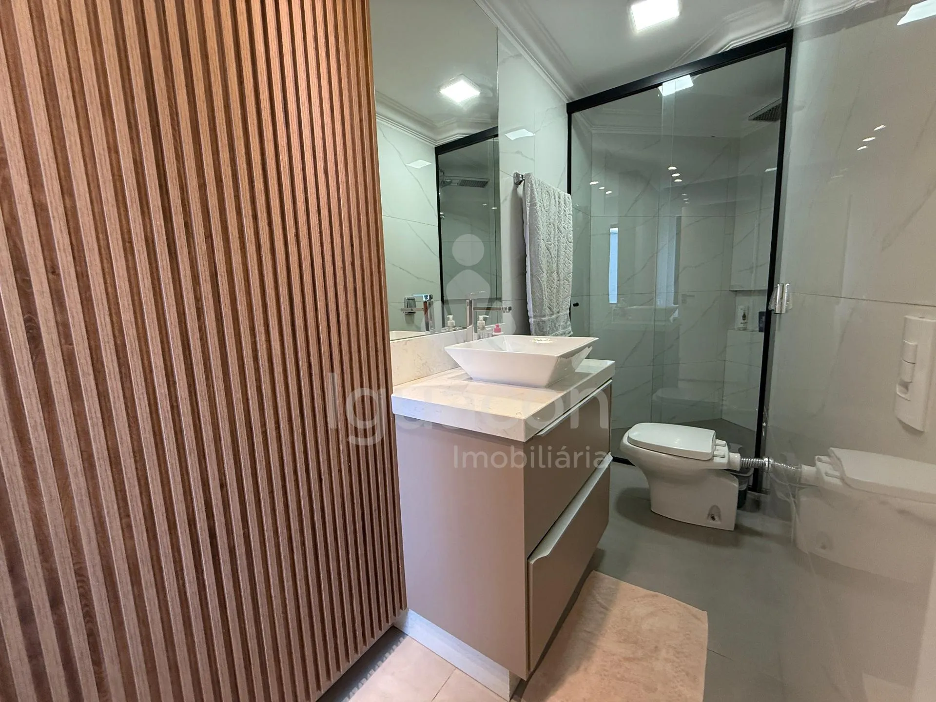 Sobrado Mobiliado com 04 Suites sendo 01 Suite Master e Piscina no Jardim Eliza