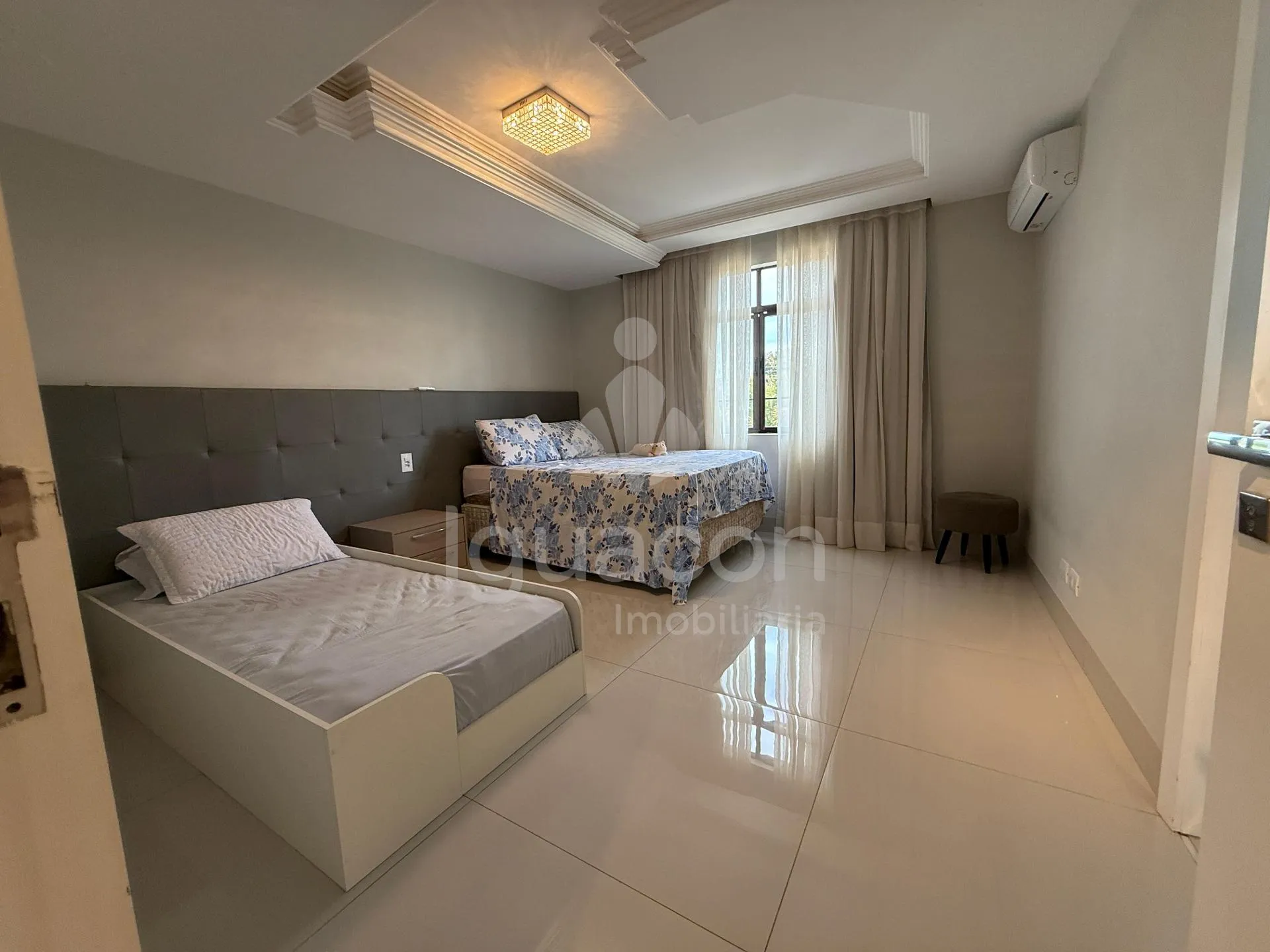 Sobrado Mobiliado com 04 Suites sendo 01 Suite Master e Piscina no Jardim Eliza