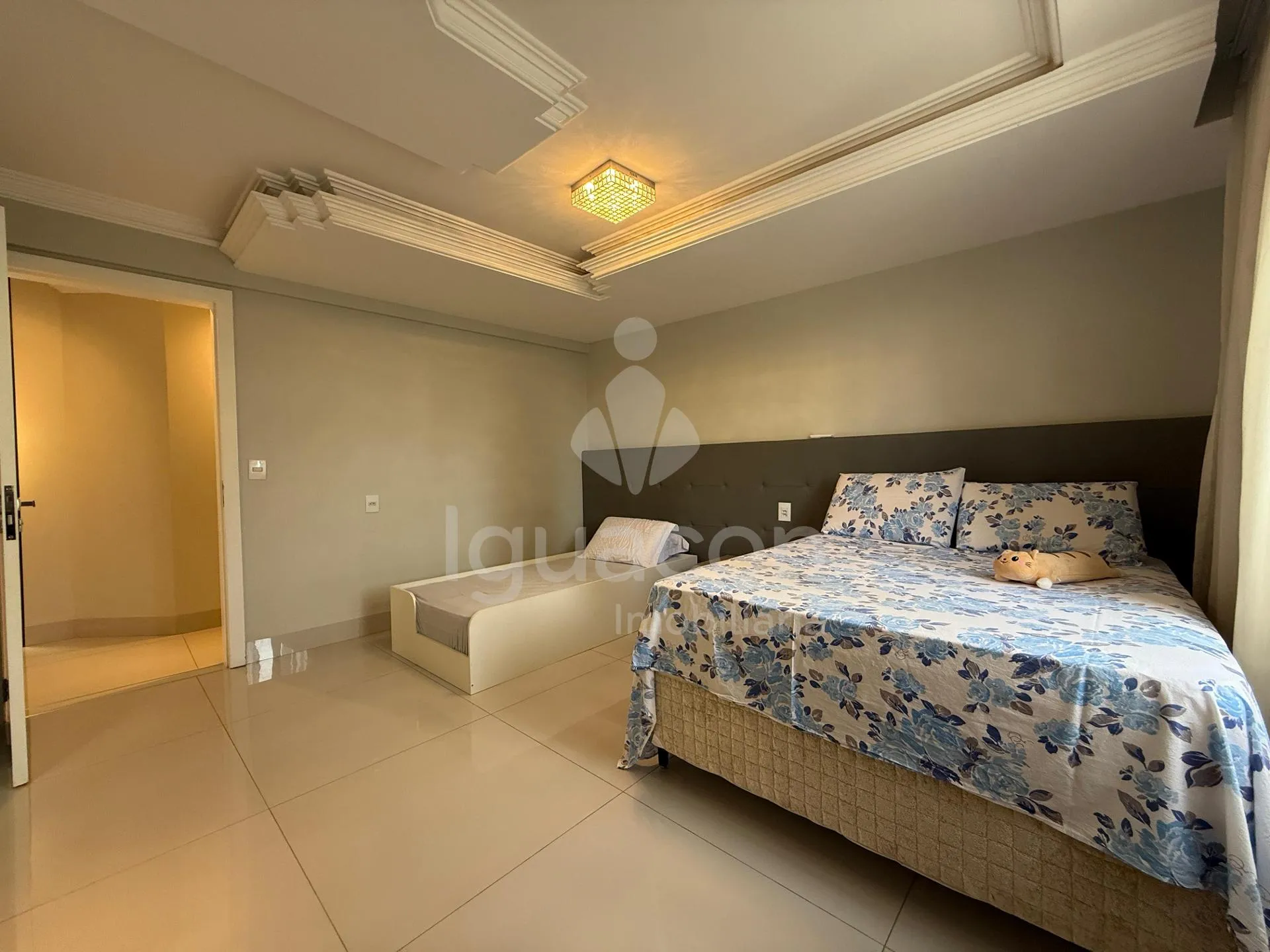 Sobrado Mobiliado com 04 Suites sendo 01 Suite Master e Piscina no Jardim Eliza