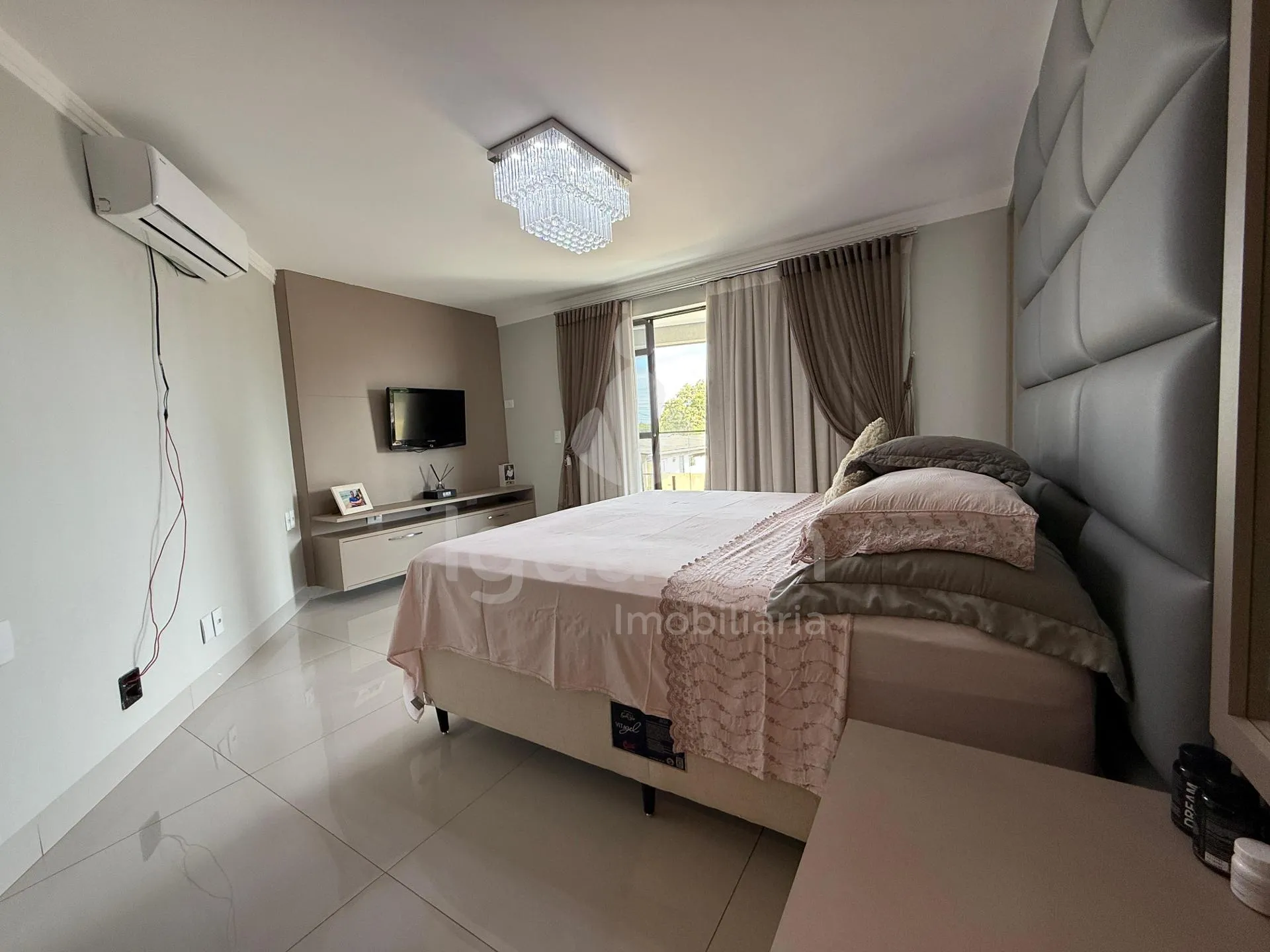 Sobrado Mobiliado com 04 Suites sendo 01 Suite Master e Piscina no Jardim Eliza
