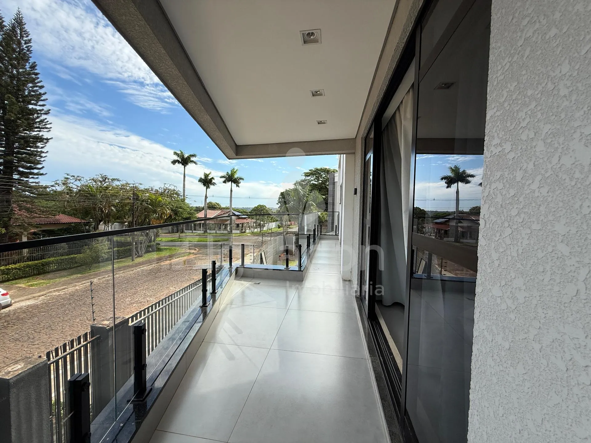 Sobrado Mobiliado com 04 Suites sendo 01 Suite Master e Piscina no Jardim Eliza