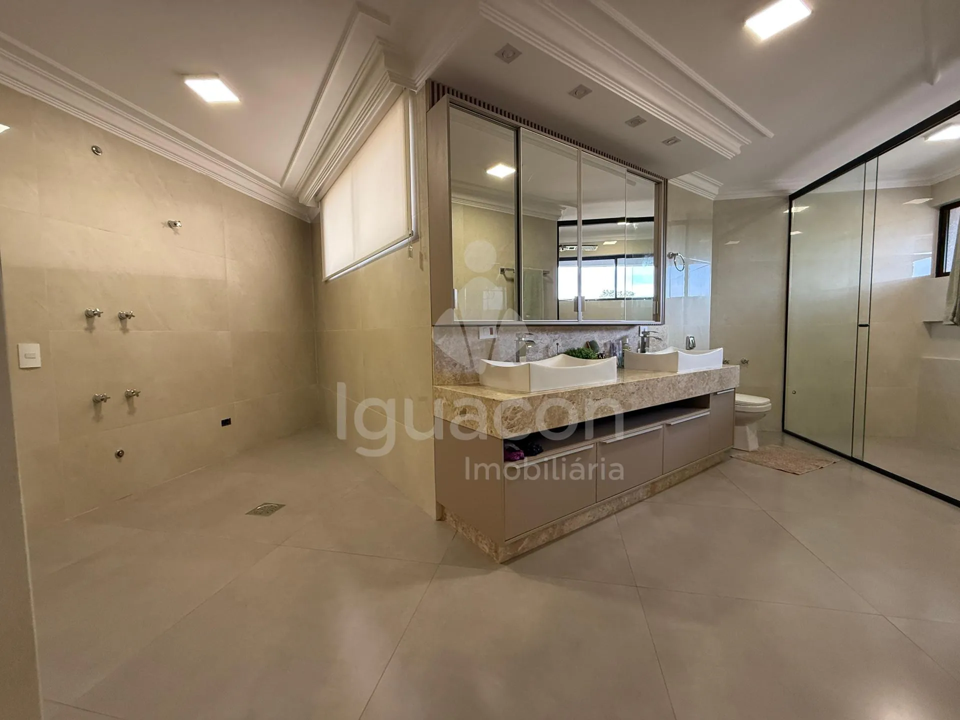 Sobrado Mobiliado com 04 Suites sendo 01 Suite Master e Piscina no Jardim Eliza