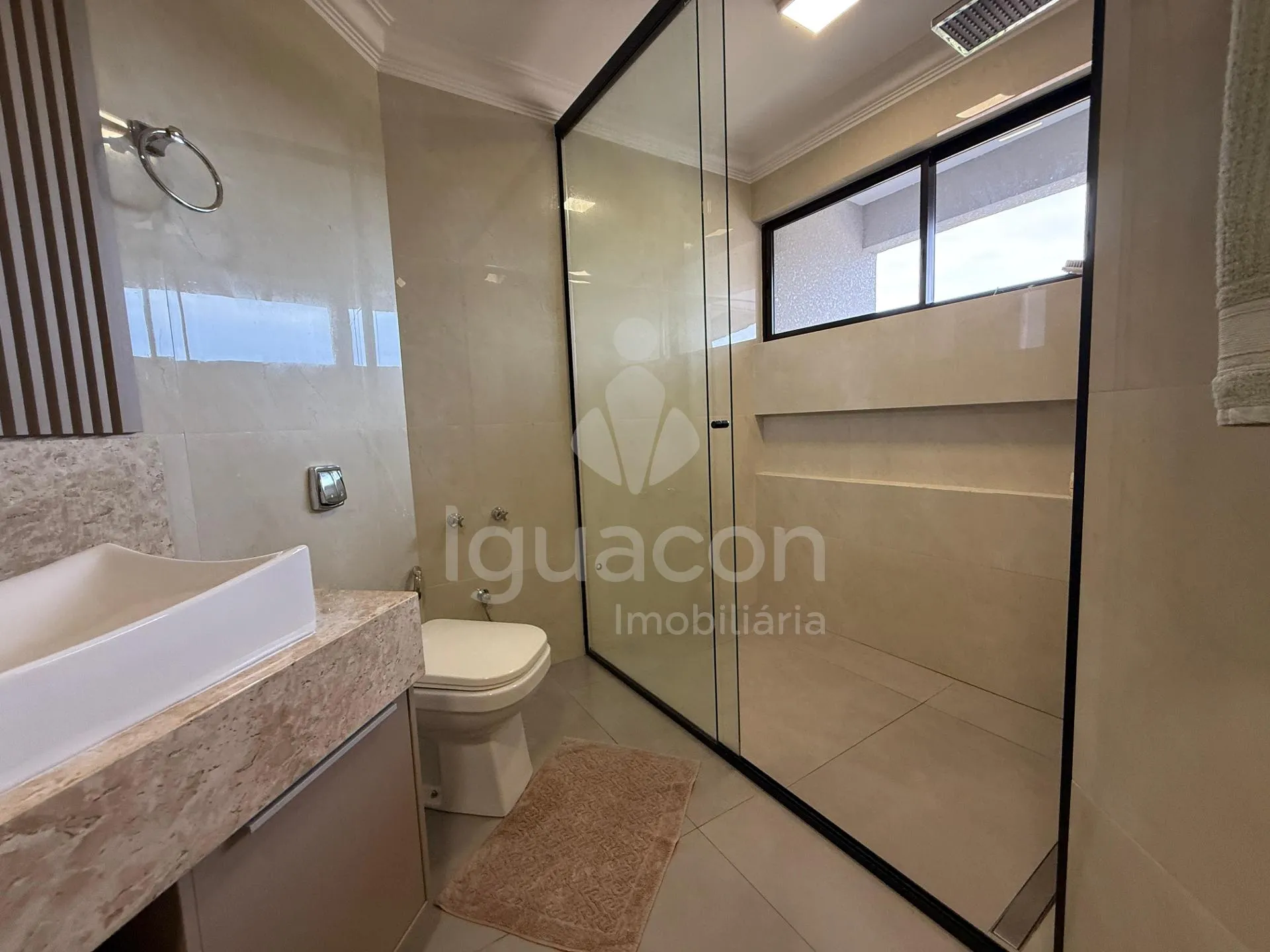 Sobrado Mobiliado com 04 Suites sendo 01 Suite Master e Piscina no Jardim Eliza