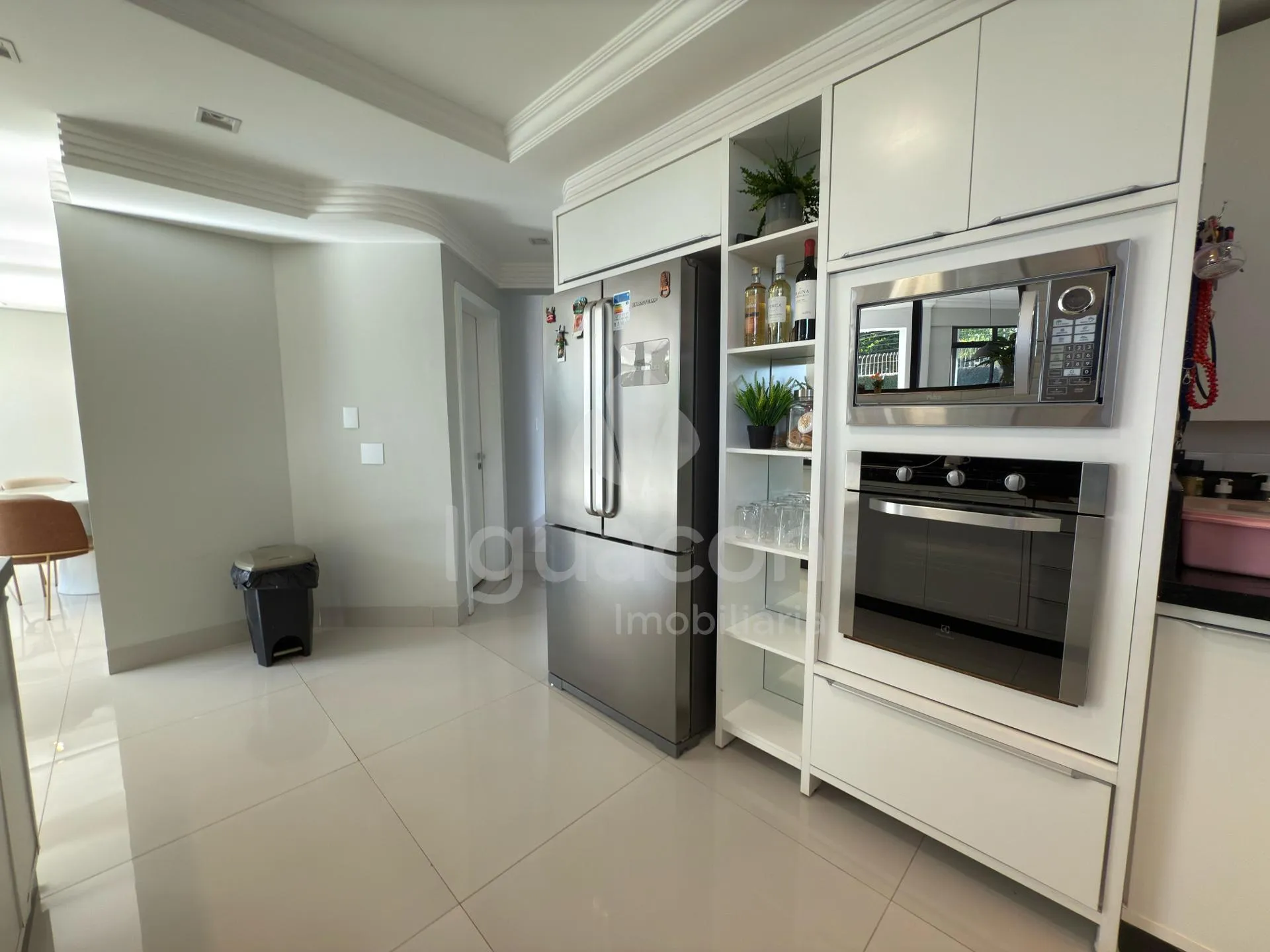 Sobrado Mobiliado com 04 Suites sendo 01 Suite Master e Piscina no Jardim Eliza