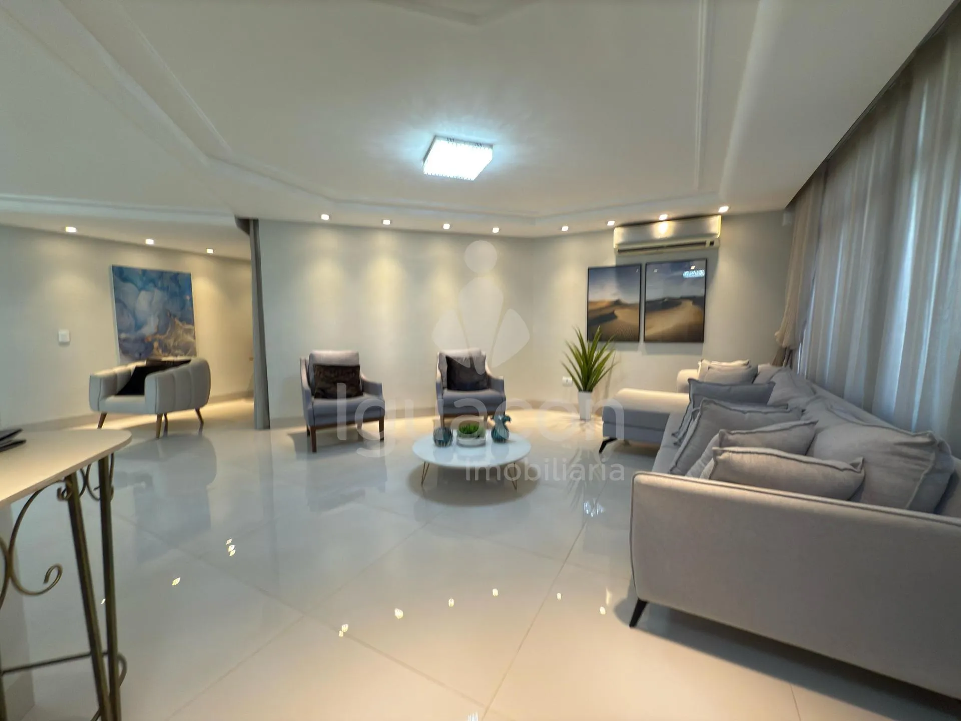 Sobrado Mobiliado com 04 Suites sendo 01 Suite Master e Piscina no Jardim Eliza