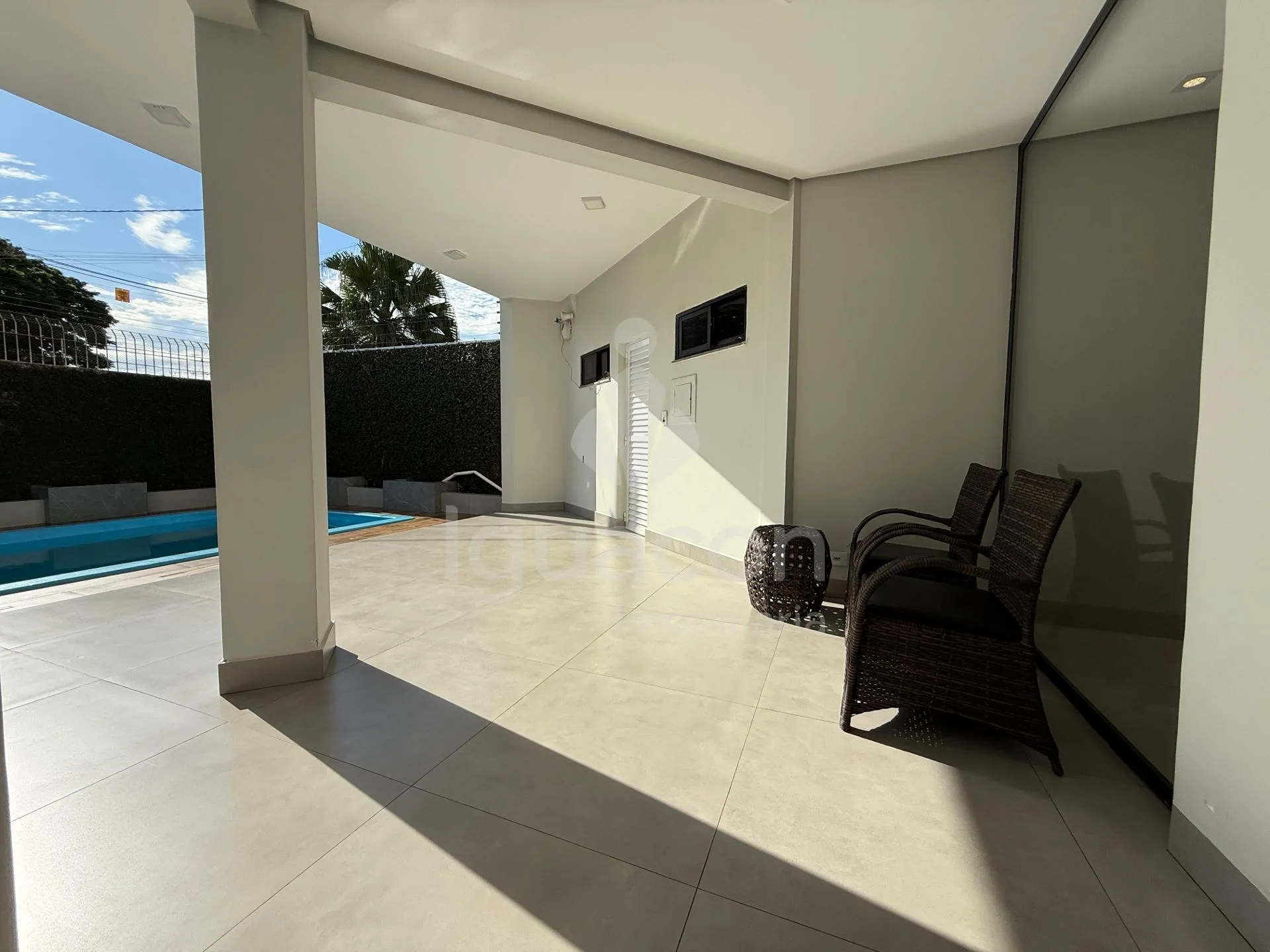 Sobrado Mobiliado com 04 Suites sendo 01 Suite Master e Piscina no Jardim Eliza
