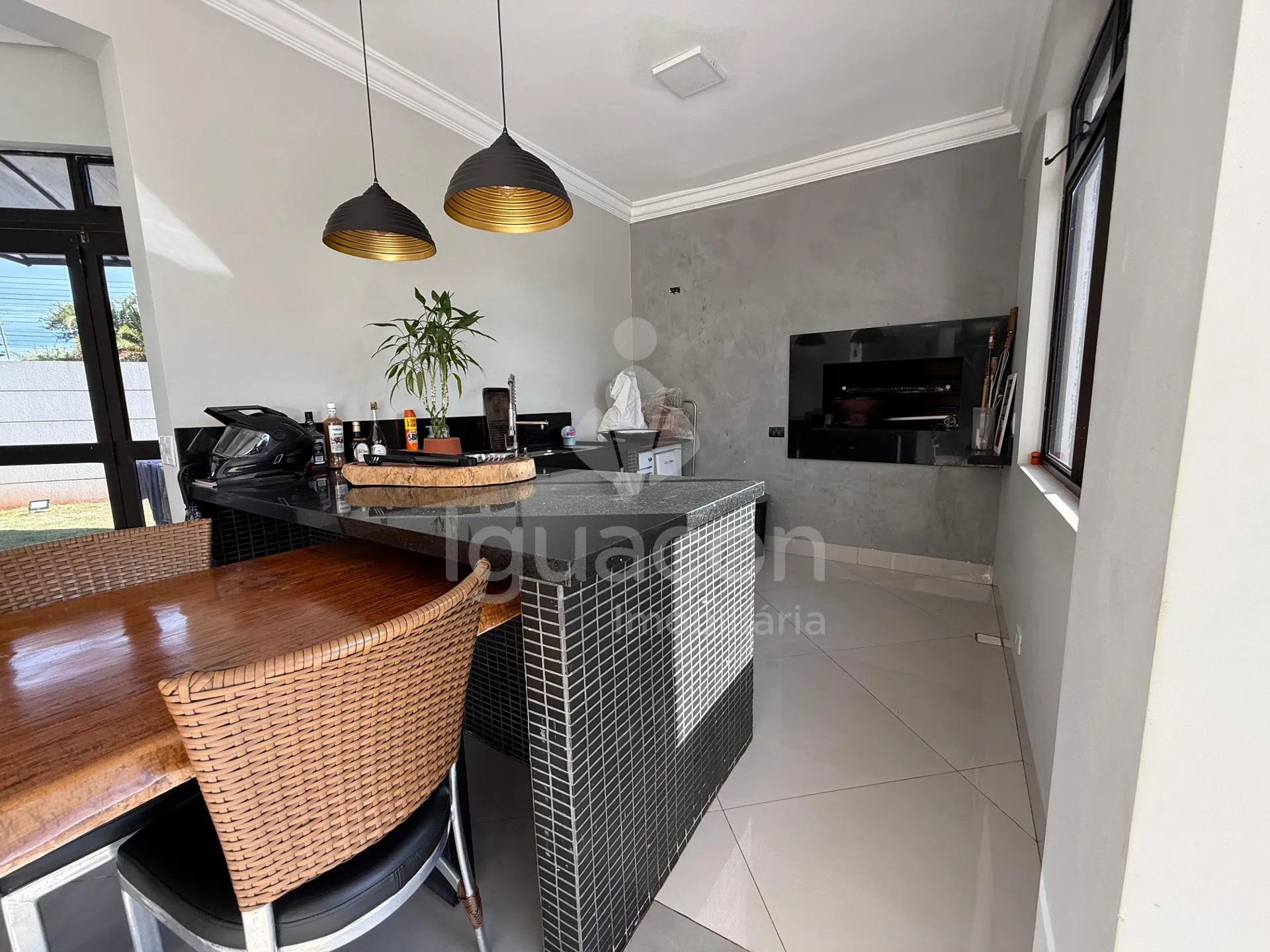 Sobrado Mobiliado com 04 Suites sendo 01 Suite Master e Piscina no Jardim Eliza