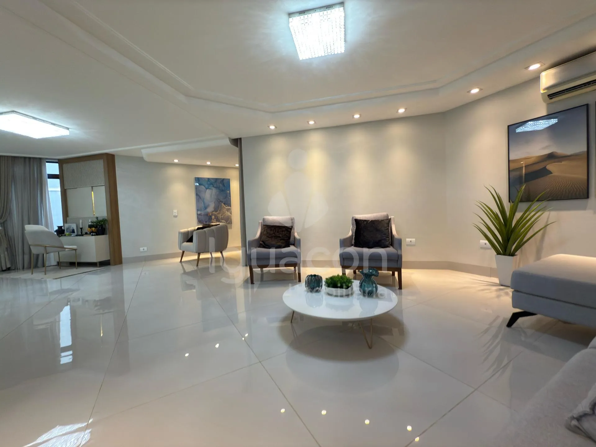 Sobrado Mobiliado com 04 Suites sendo 01 Suite Master e Piscina no Jardim Eliza