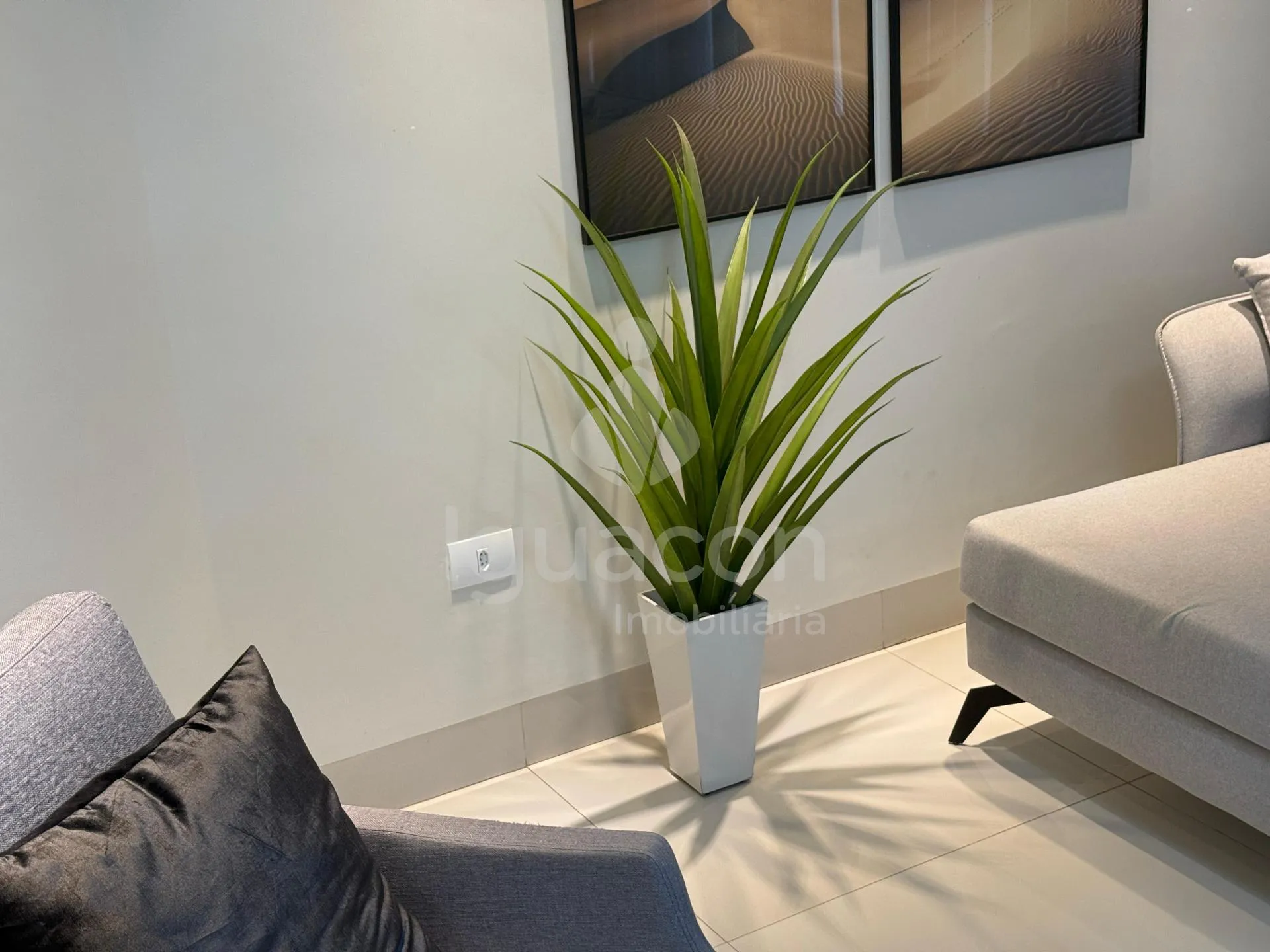 Sobrado Mobiliado com 04 Suites sendo 01 Suite Master e Piscina no Jardim Eliza