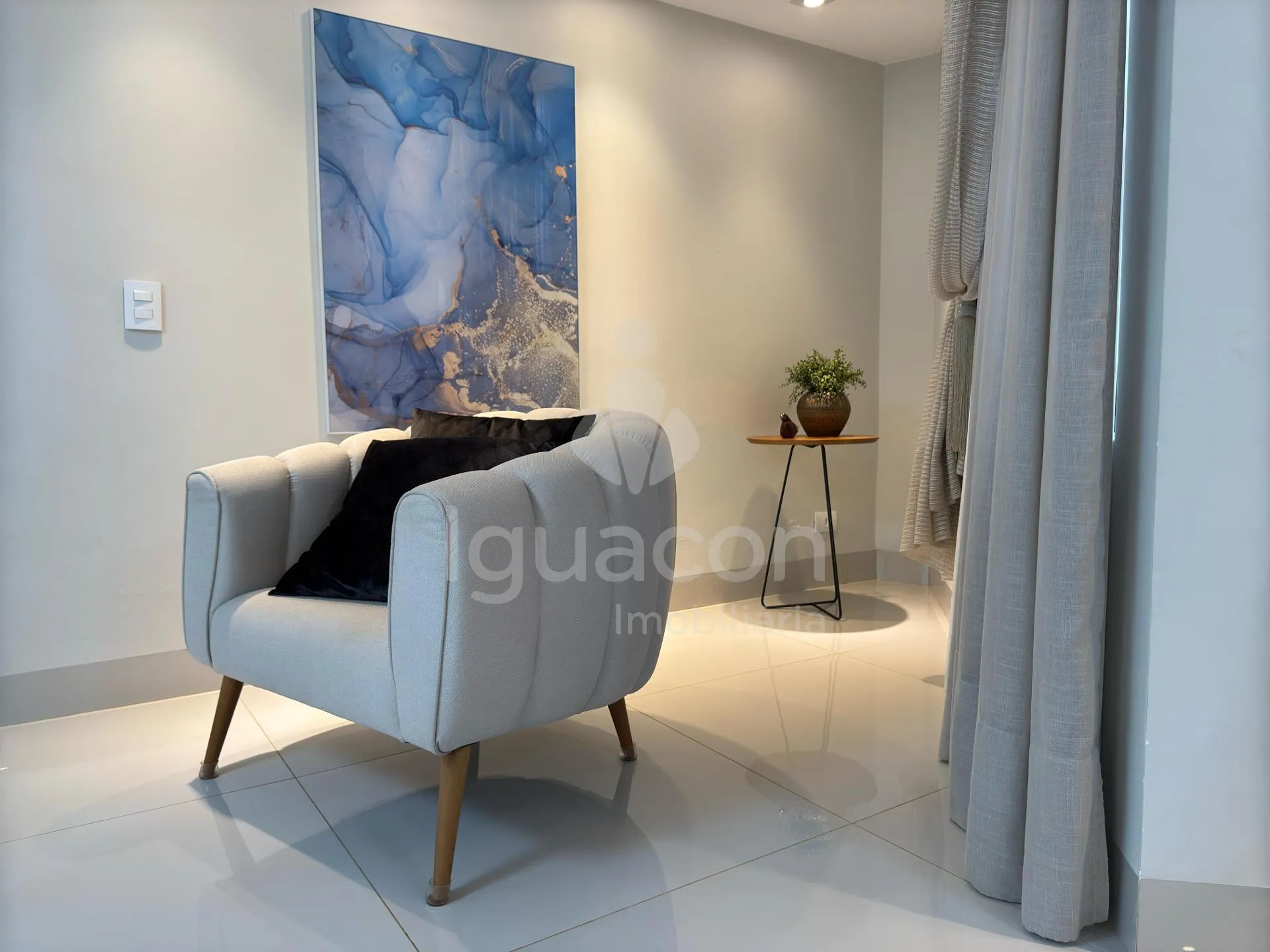 Sobrado Mobiliado com 04 Suites sendo 01 Suite Master e Piscina no Jardim Eliza