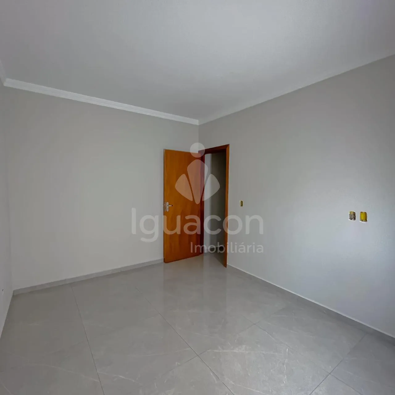 Casa com 02 Dormitórios sendo 01 Suite no Jardim Cataratas