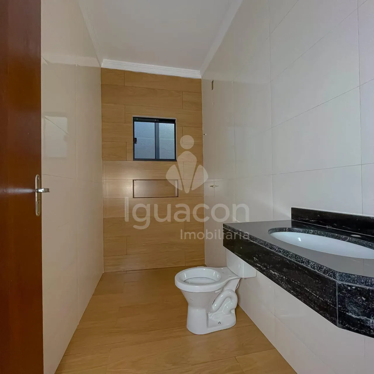 Casa com 02 Dormitórios sendo 01 Suite no Jardim Cataratas
