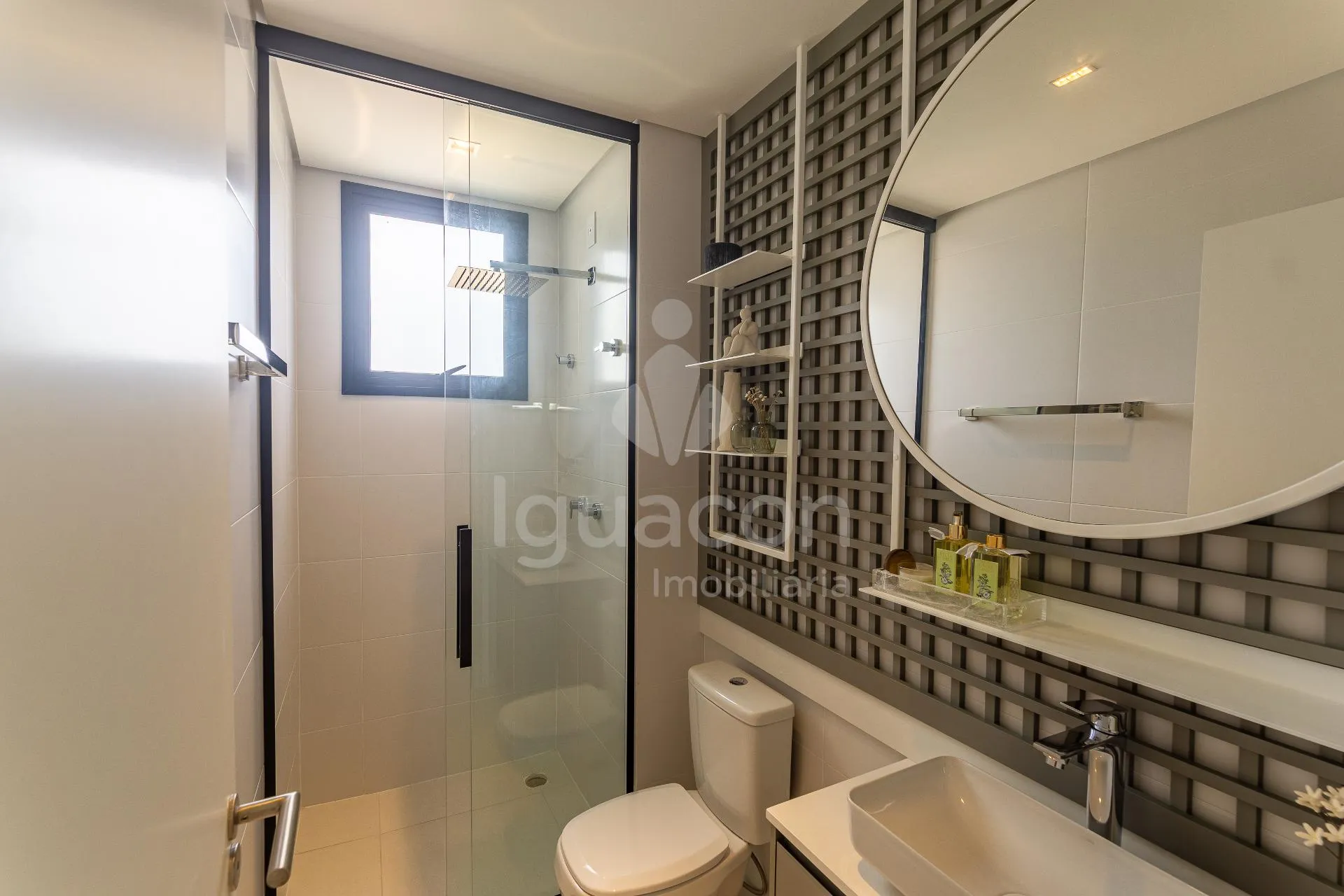 Apartamentos de 02 Dormitórios sendo 01 Suite e Sacada no Supreme Home Club em Joinville