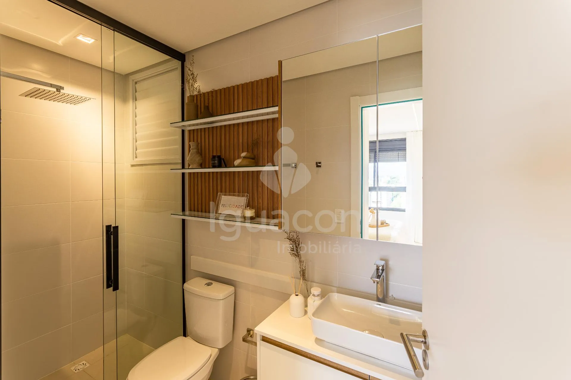 Apartamentos de 02 Dormitórios sendo 01 Suite e Sacada no Supreme Home Club em Joinville