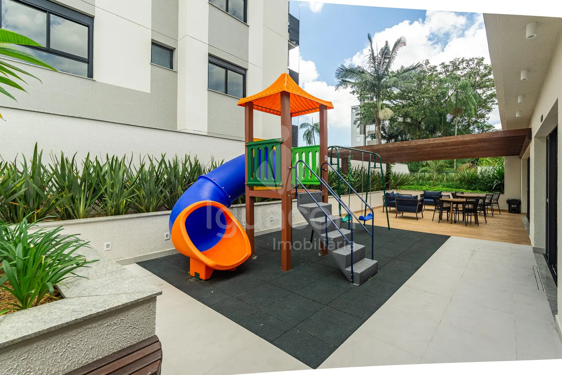 Apartamentos de 02 Dormitórios sendo 01 Suite e Sacada no Supreme Home Club em Joinville