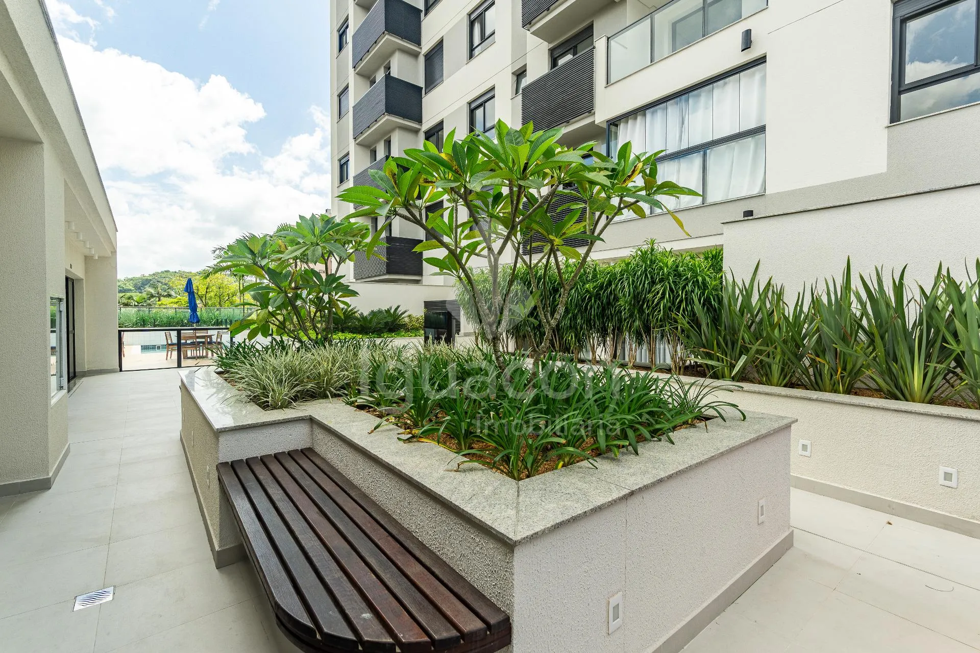 Apartamentos de 02 Dormitórios sendo 01 Suite e Sacada no Supreme Home Club em Joinville