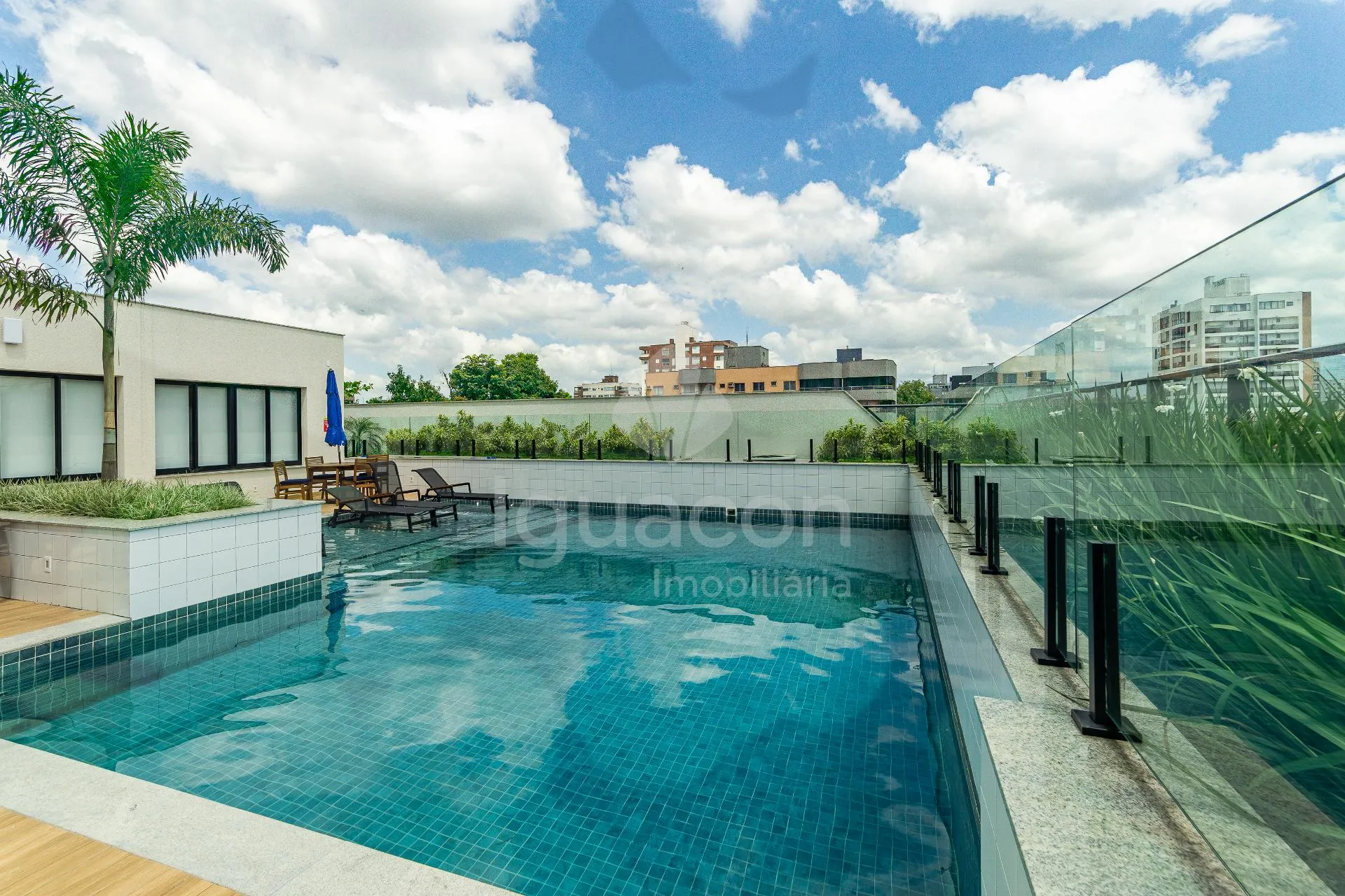 Apartamentos de 02 Dormitórios sendo 01 Suite e Sacada no Supreme Home Club em Joinville