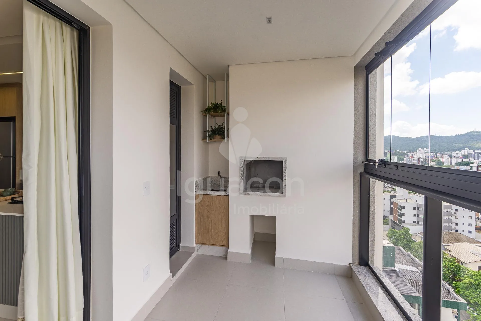 Apartamentos de 02 Dormitórios sendo 01 Suite e Sacada no Supreme Home Club em Joinville