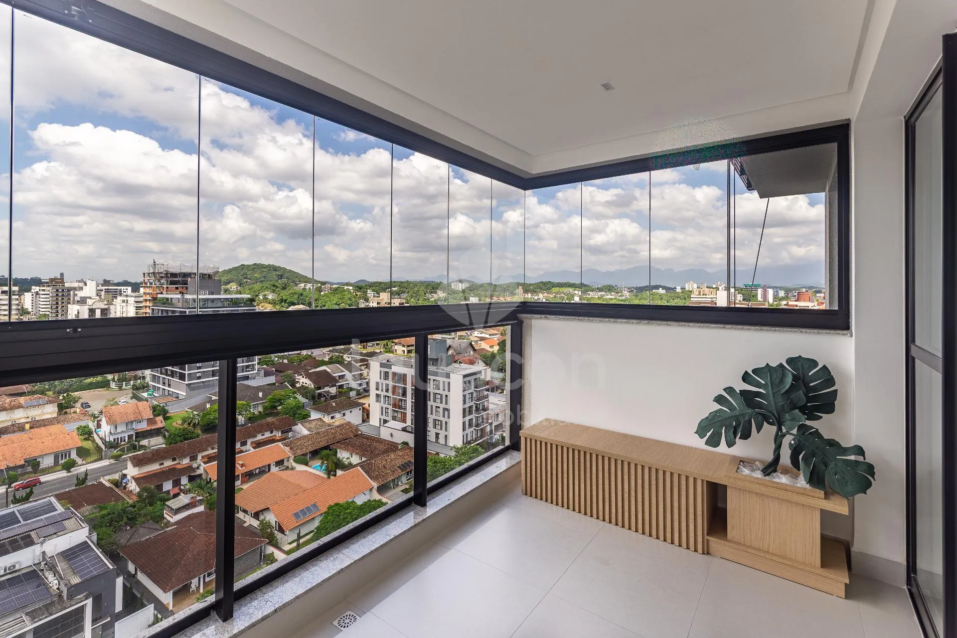 Apartamentos de 02 Dormitórios sendo 01 Suite e Sacada no Supreme Home Club em Joinville