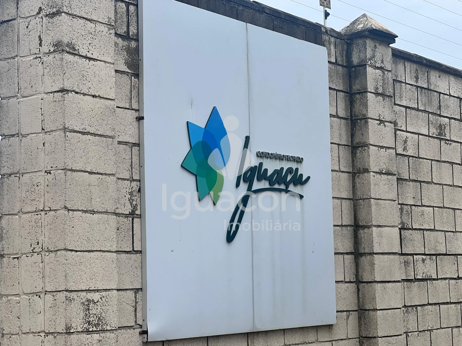 Terreno de 331,37m² no Condomínio Fechado Iguaçu na Vila Carimã
