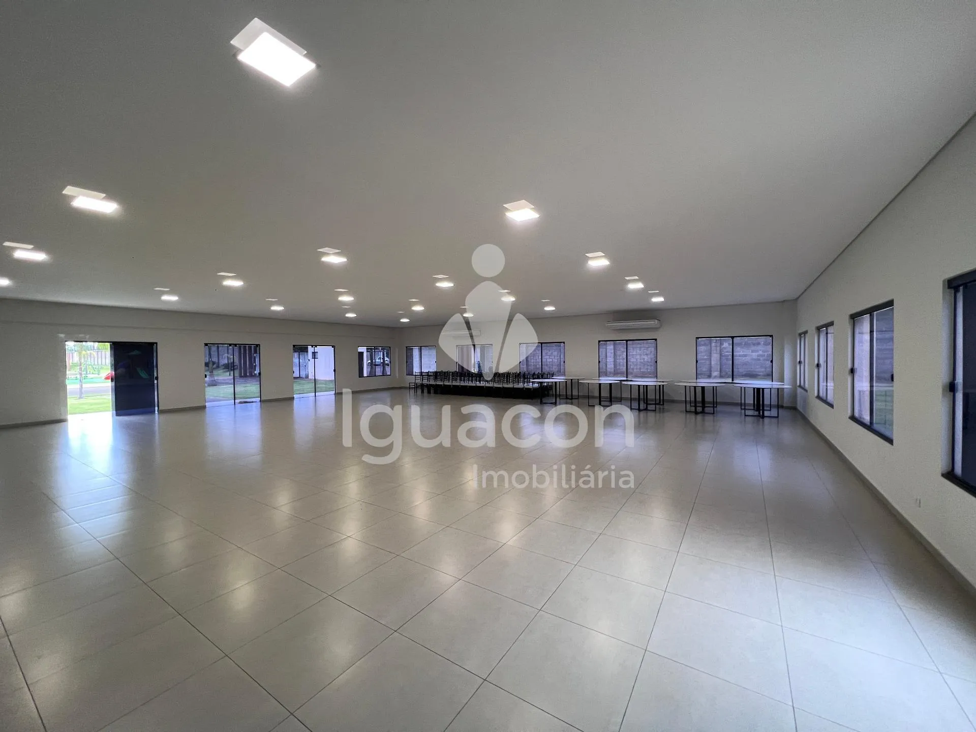 Terreno de 331,37m² no Condomínio Fechado Iguaçu na Vila Carimã