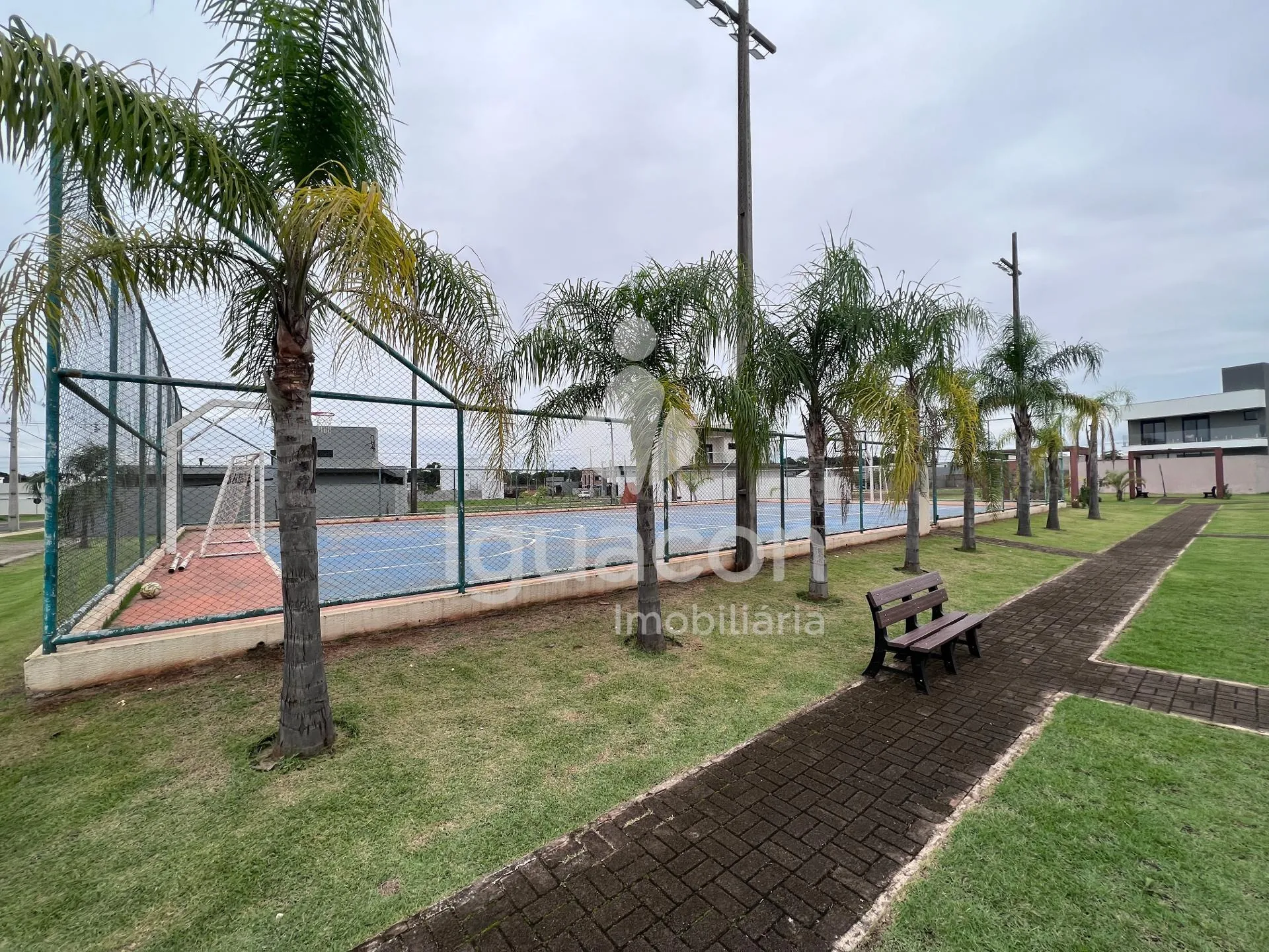 Terreno de 331,37m² no Condomínio Fechado Iguaçu na Vila Carimã