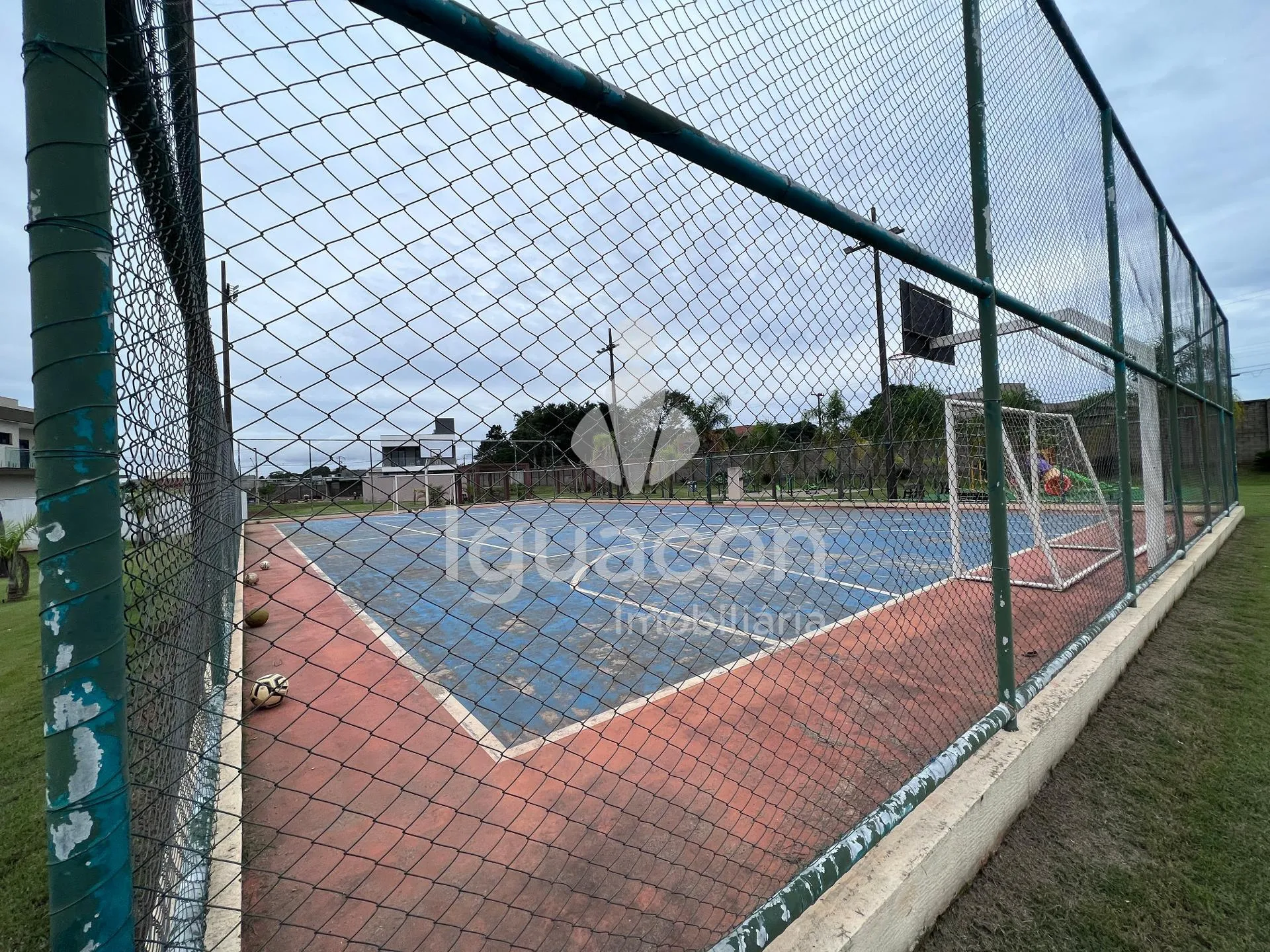 Terreno de 331,37m² no Condomínio Fechado Iguaçu na Vila Carimã