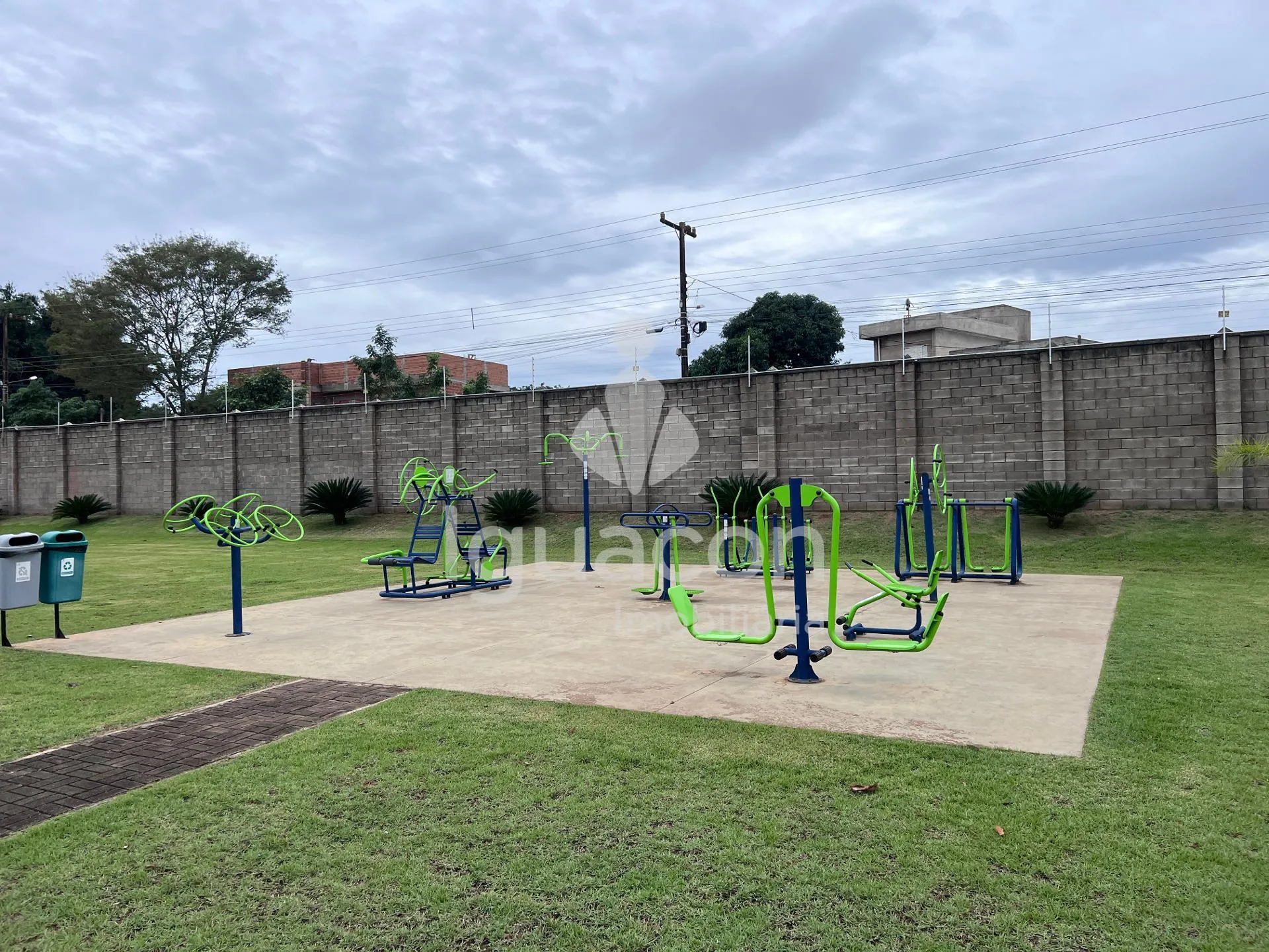 Terreno de 331,37m² no Condomínio Fechado Iguaçu na Vila Carimã
