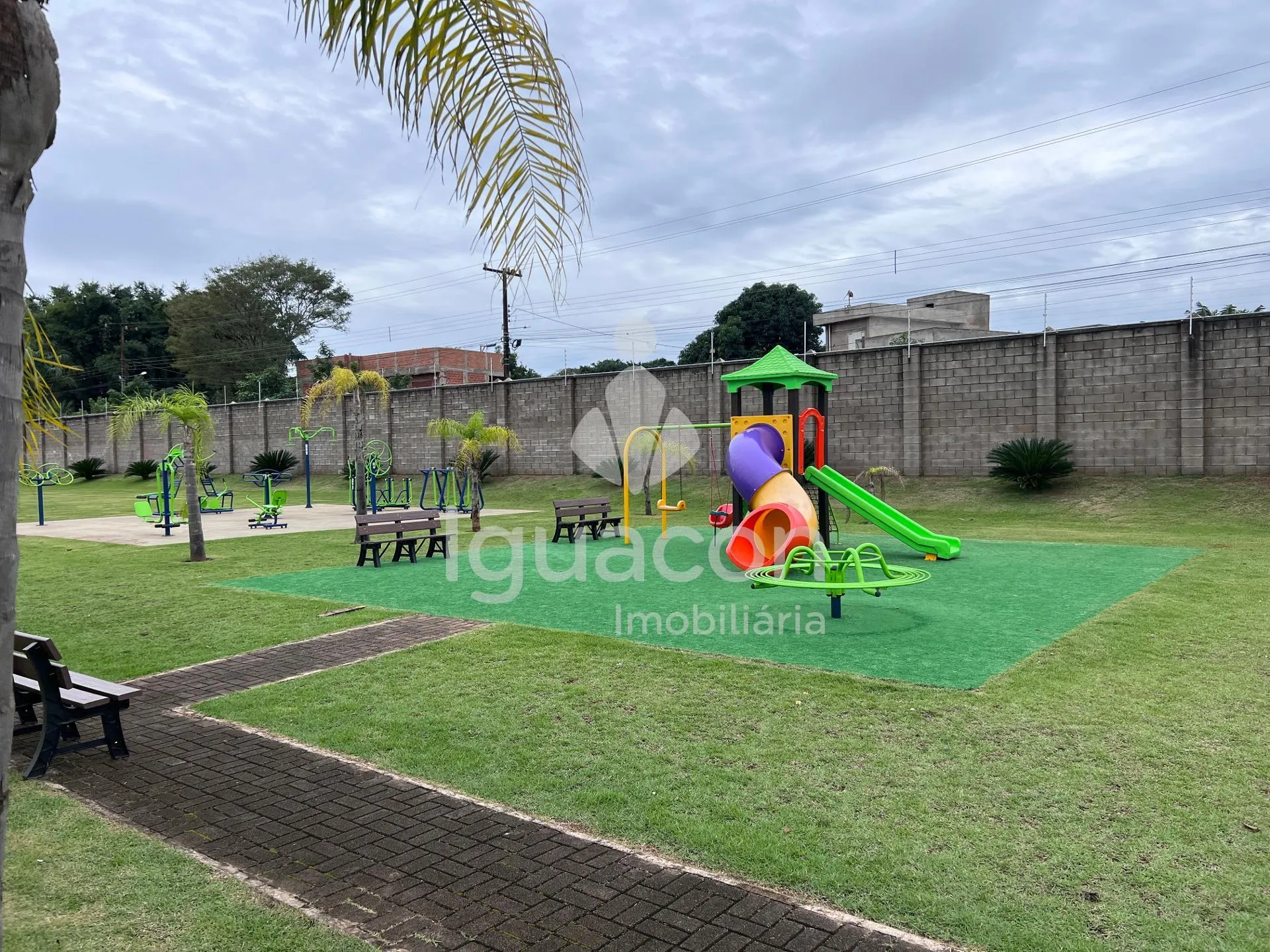 Terreno de 331,37m² no Condomínio Fechado Iguaçu na Vila Carimã