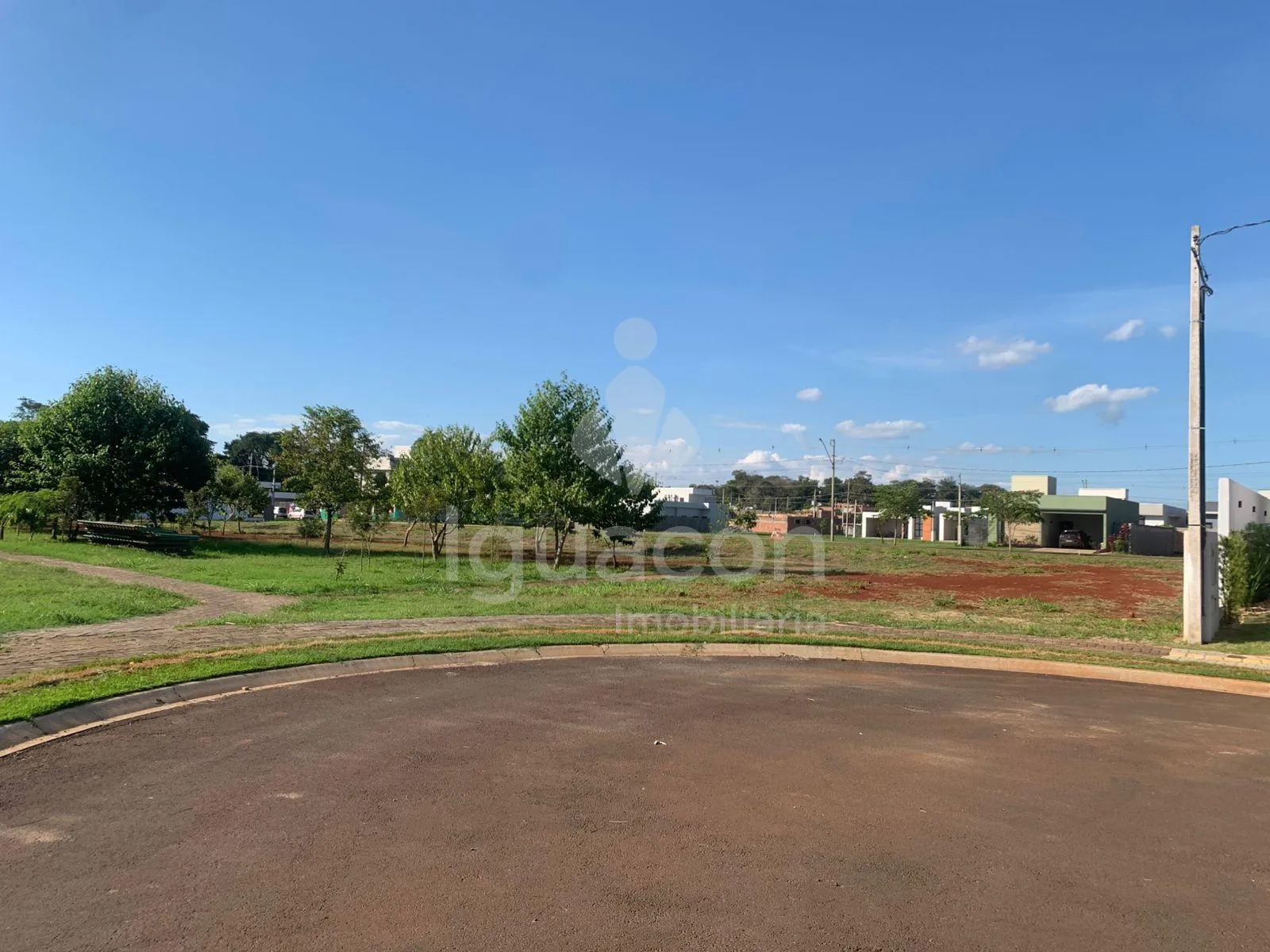 Terreno de 331,37m² no Condomínio Fechado Iguaçu na Vila Carimã