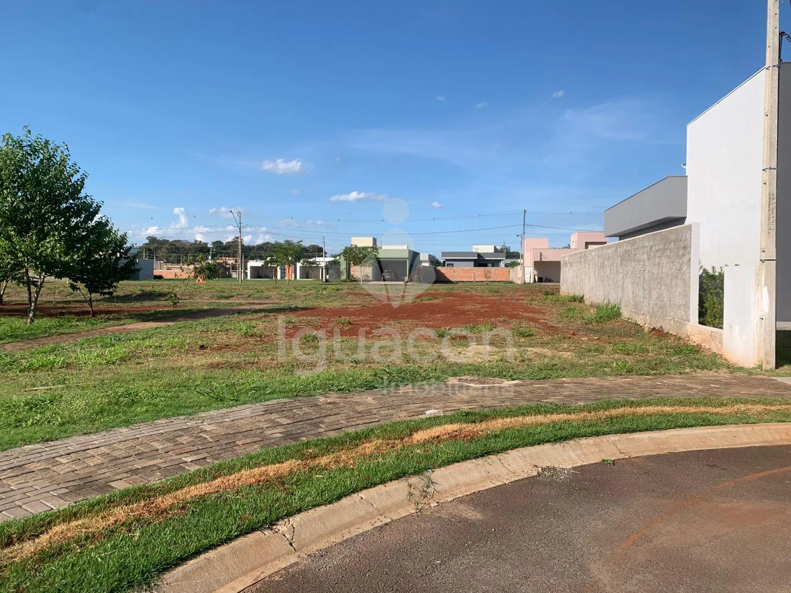 Terreno de 331,37m² no Condomínio Fechado Iguaçu na Vila Carimã