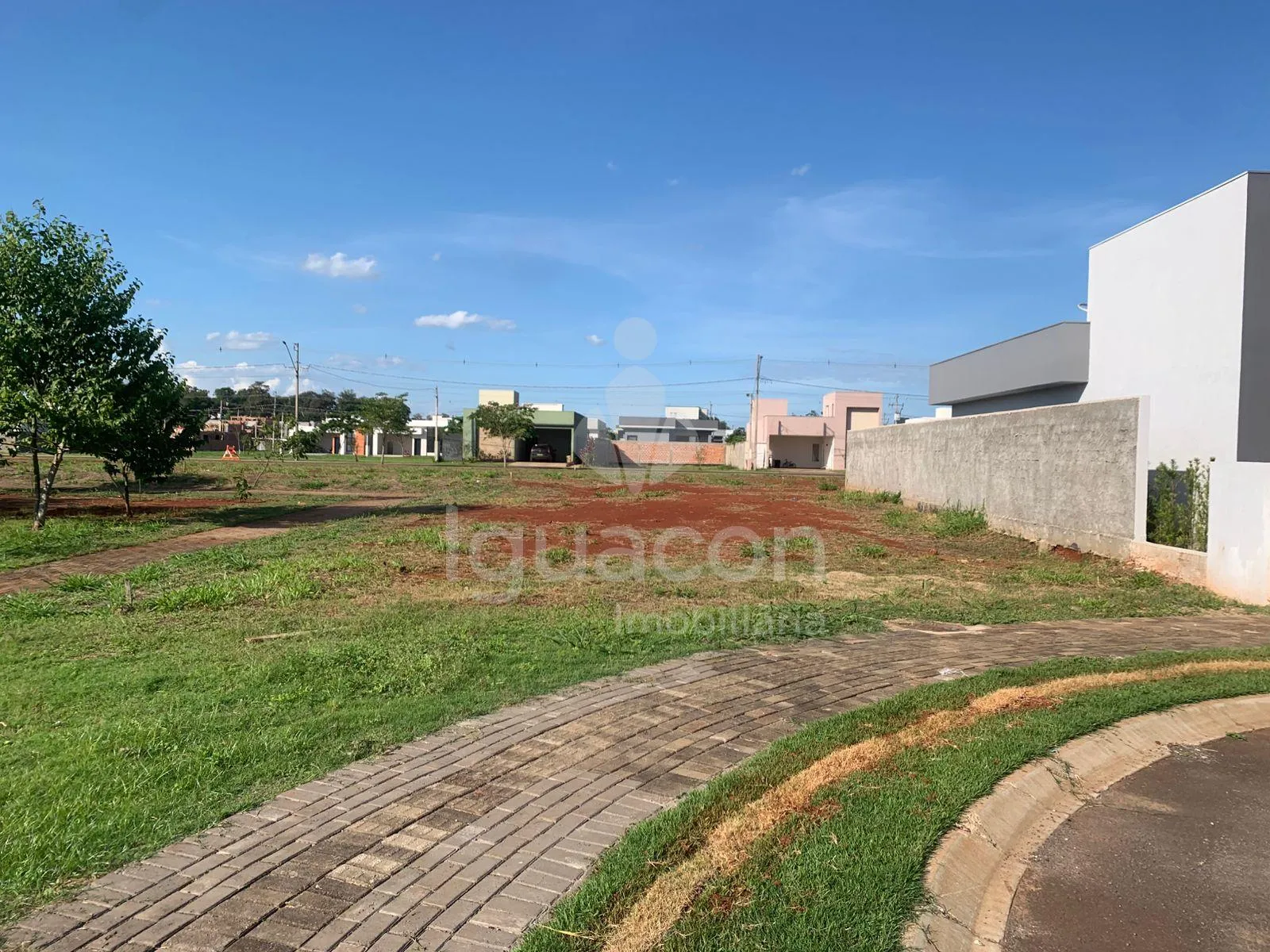 Terreno de 331,37m² no Condomínio Fechado Iguaçu na Vila Carimã