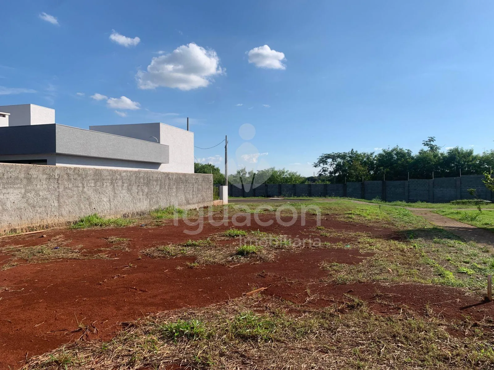 Terreno de 331,37m² no Condomínio Fechado Iguaçu na Vila Carimã