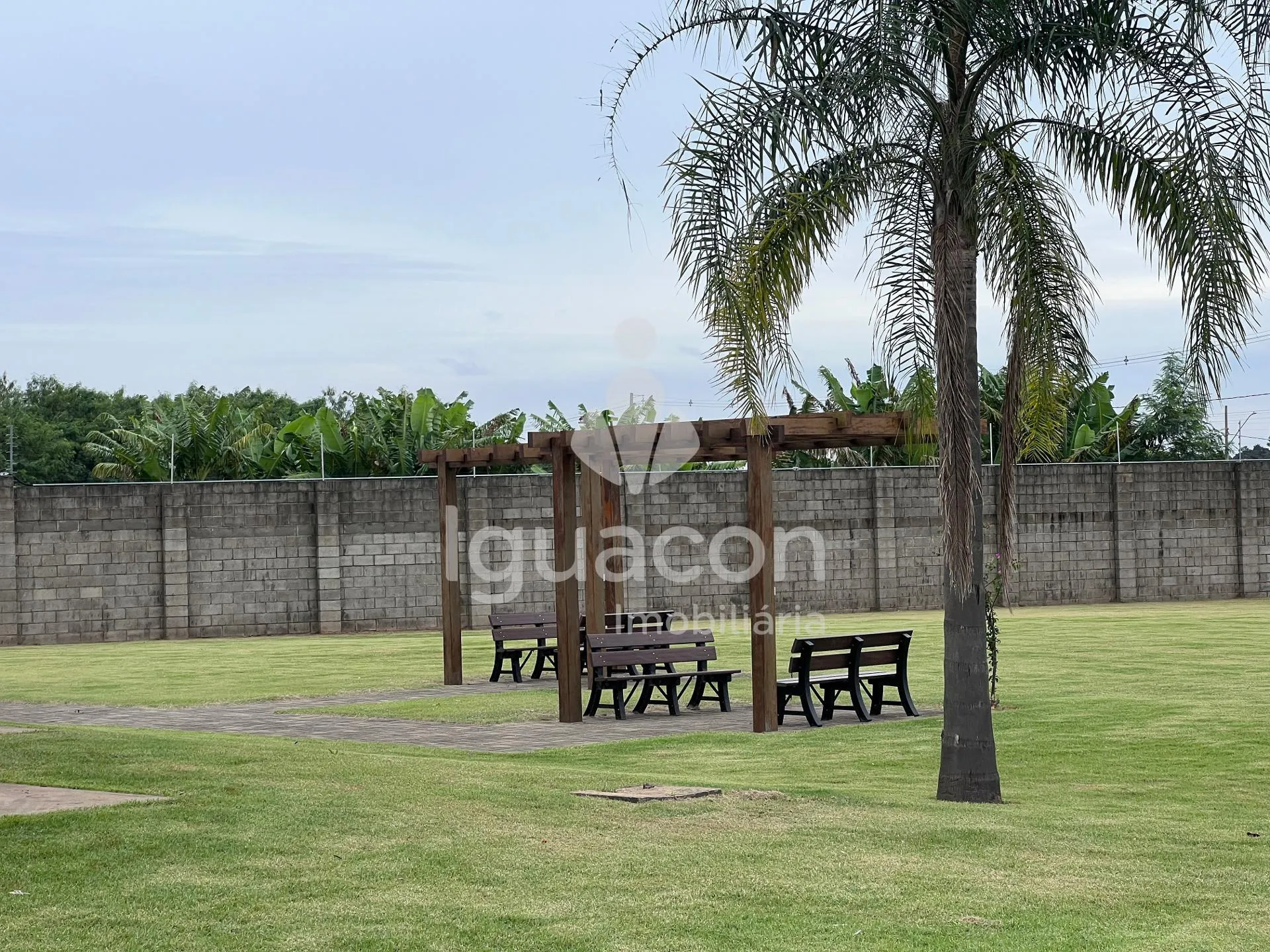 Terreno de 331,37m² no Condomínio Fechado Iguaçu na Vila Carimã