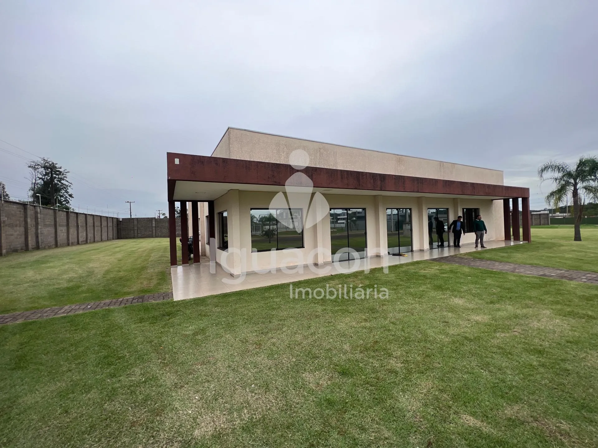 Terreno de 331,37m² no Condomínio Fechado Iguaçu na Vila Carimã