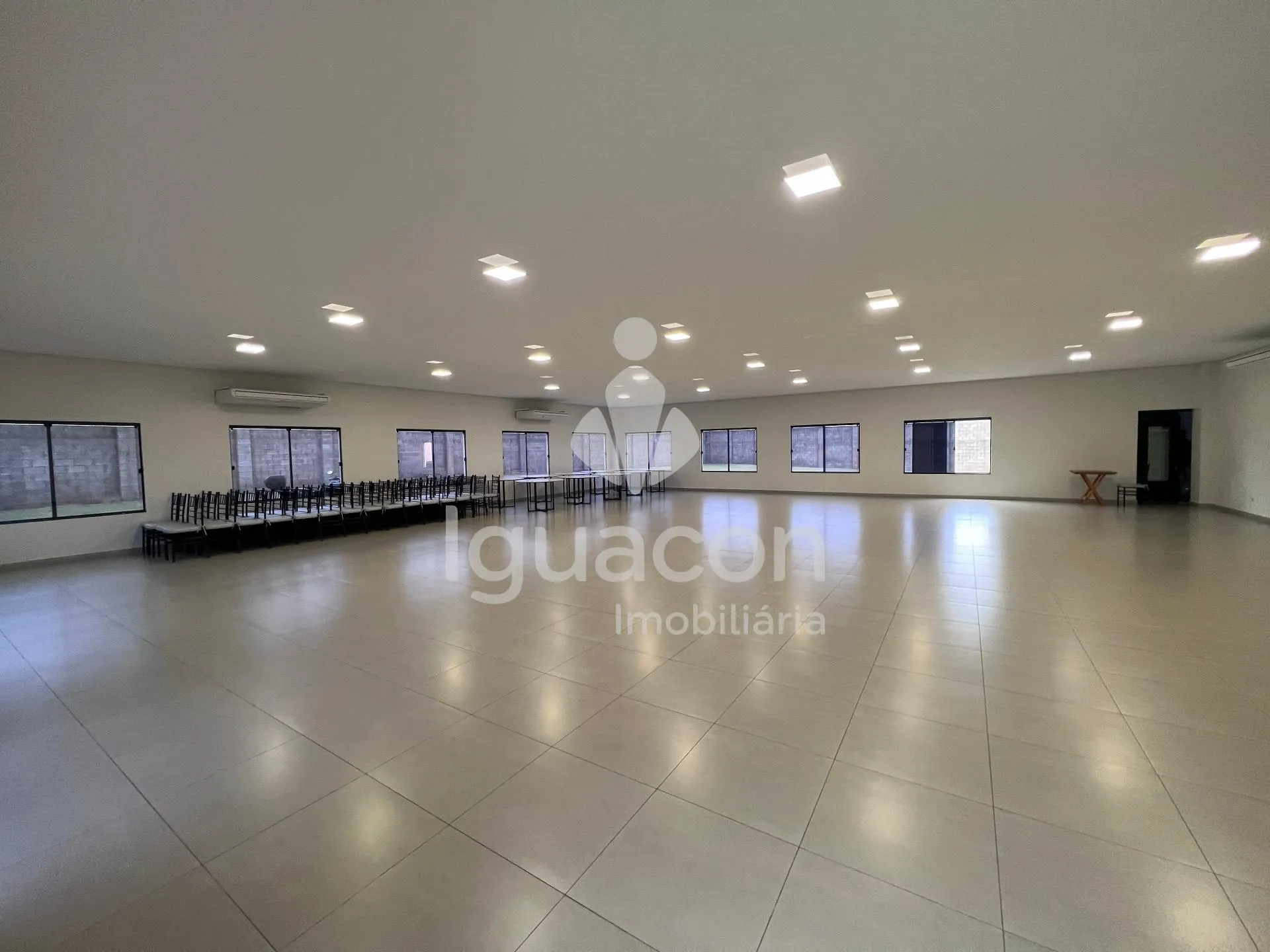 Terreno de 331,37m² no Condomínio Fechado Iguaçu na Vila Carimã