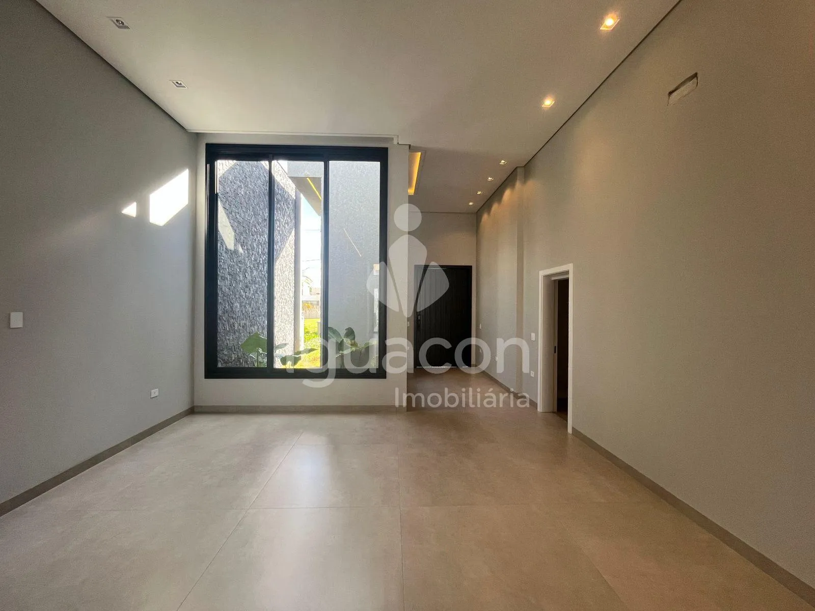 Casa com 03 Suítes e 02 Vaga de garagem coberta no Condomínio Safira