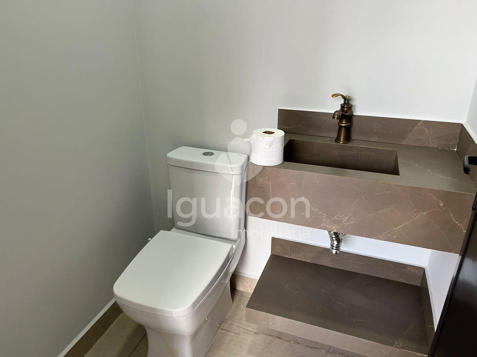 Casa com 03 Dormitórios sendo 01 Suite no Jardim Petrópolis