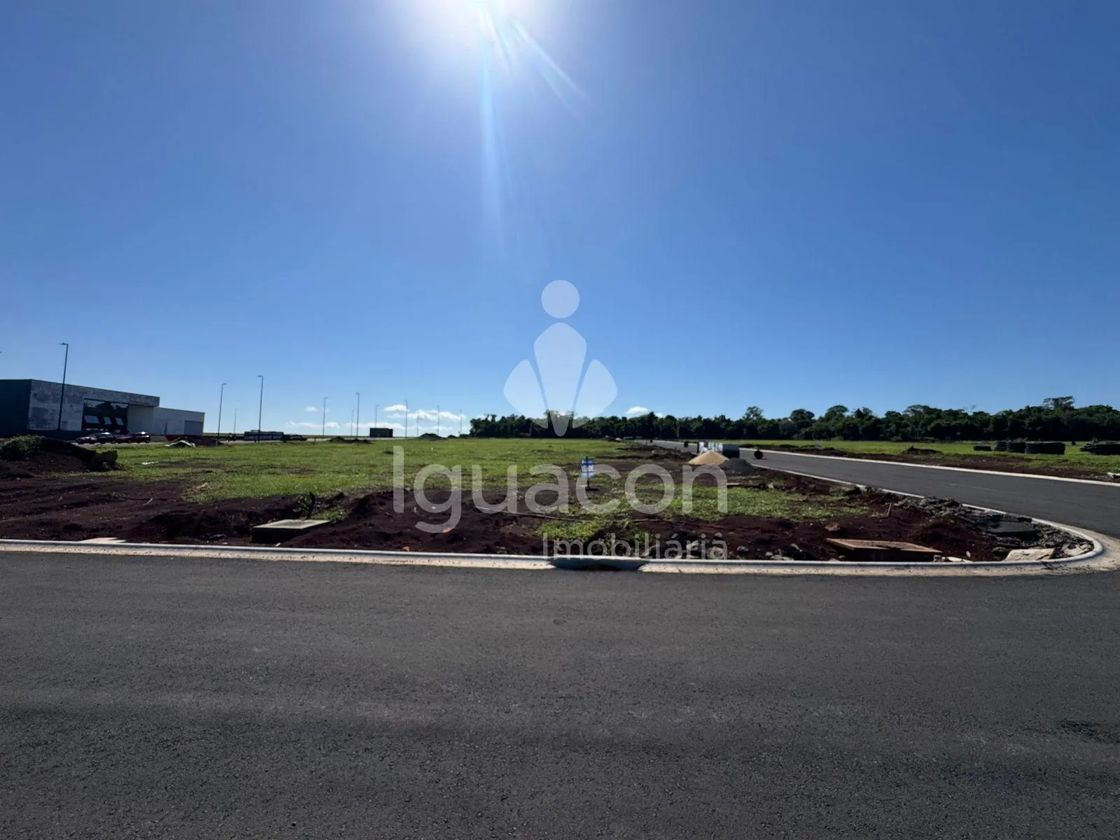 Terreno de 335m² no Loteamento Vita Village em frente ao Hospital Unimed
