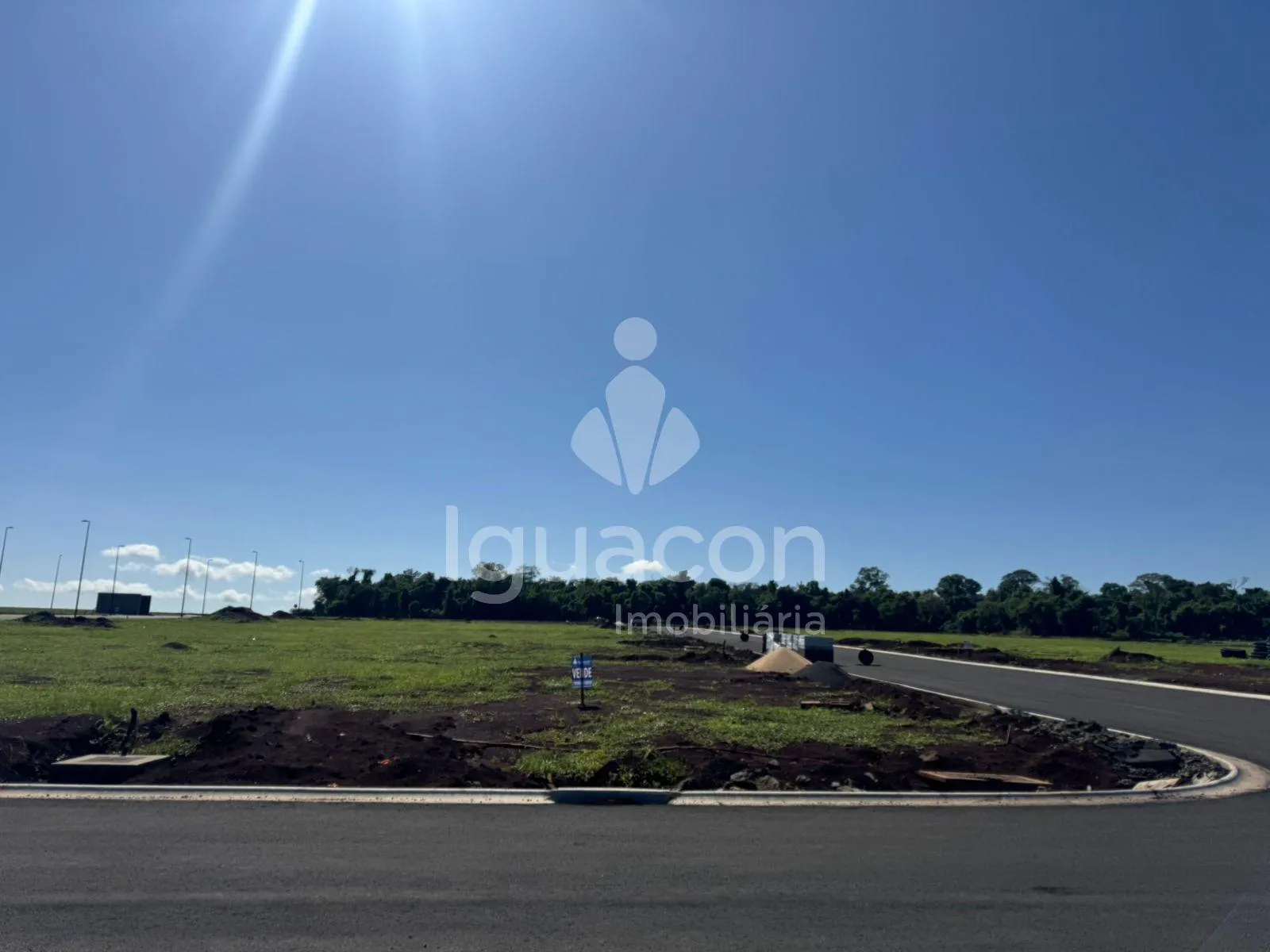 Terreno de 335m² no Loteamento Vita Village em frente ao Hospital Unimed