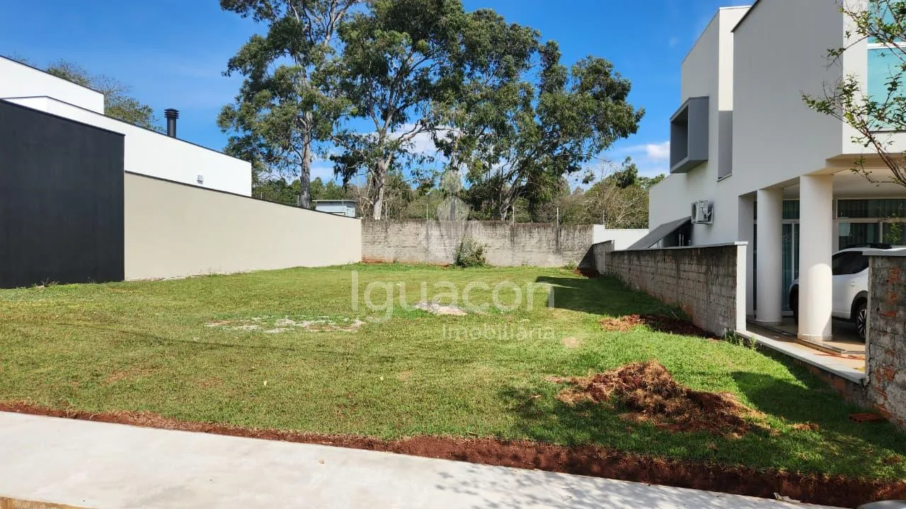 Terreno no Condomínio Solar das Palmeiras