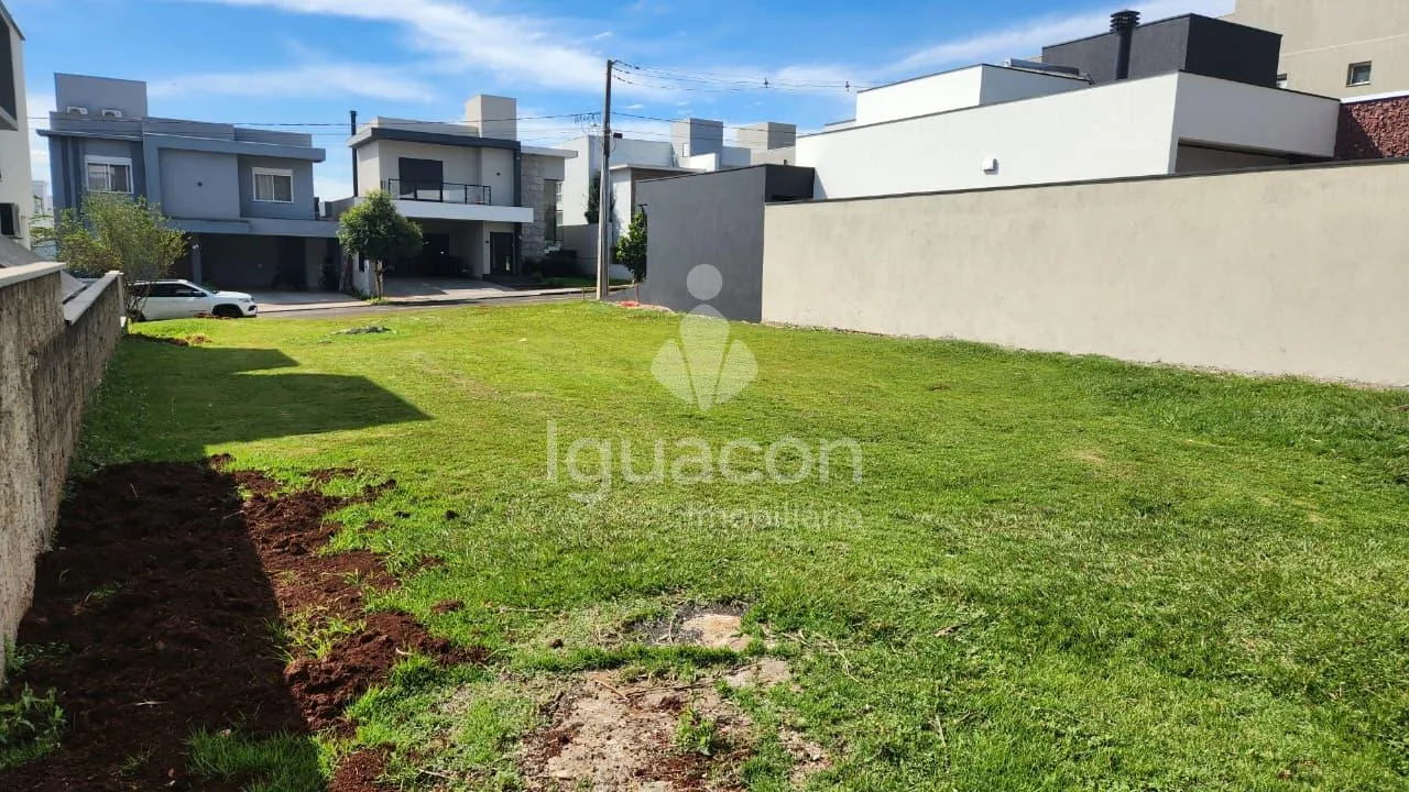 Terreno no Condomínio Solar das Palmeiras