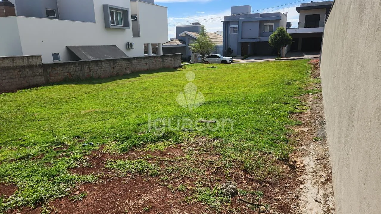 Terreno no Condomínio Solar das Palmeiras