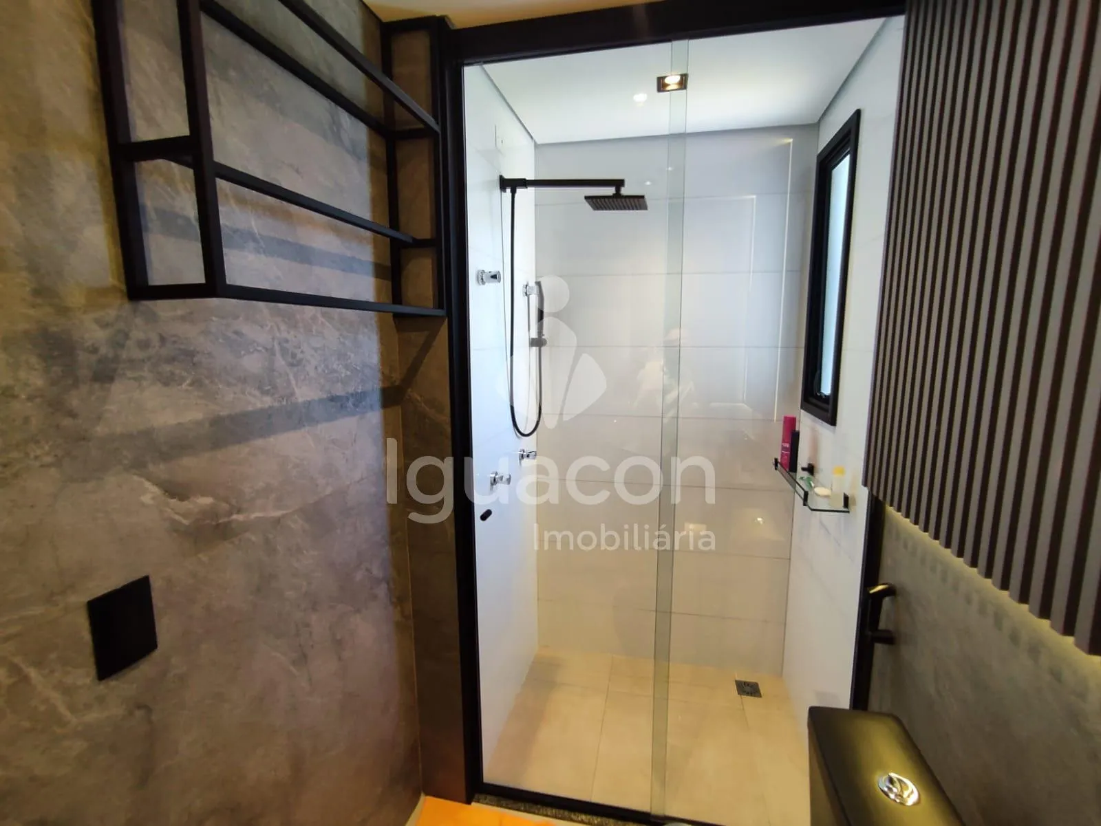 Apartamento mobiliado no Edifício Miró