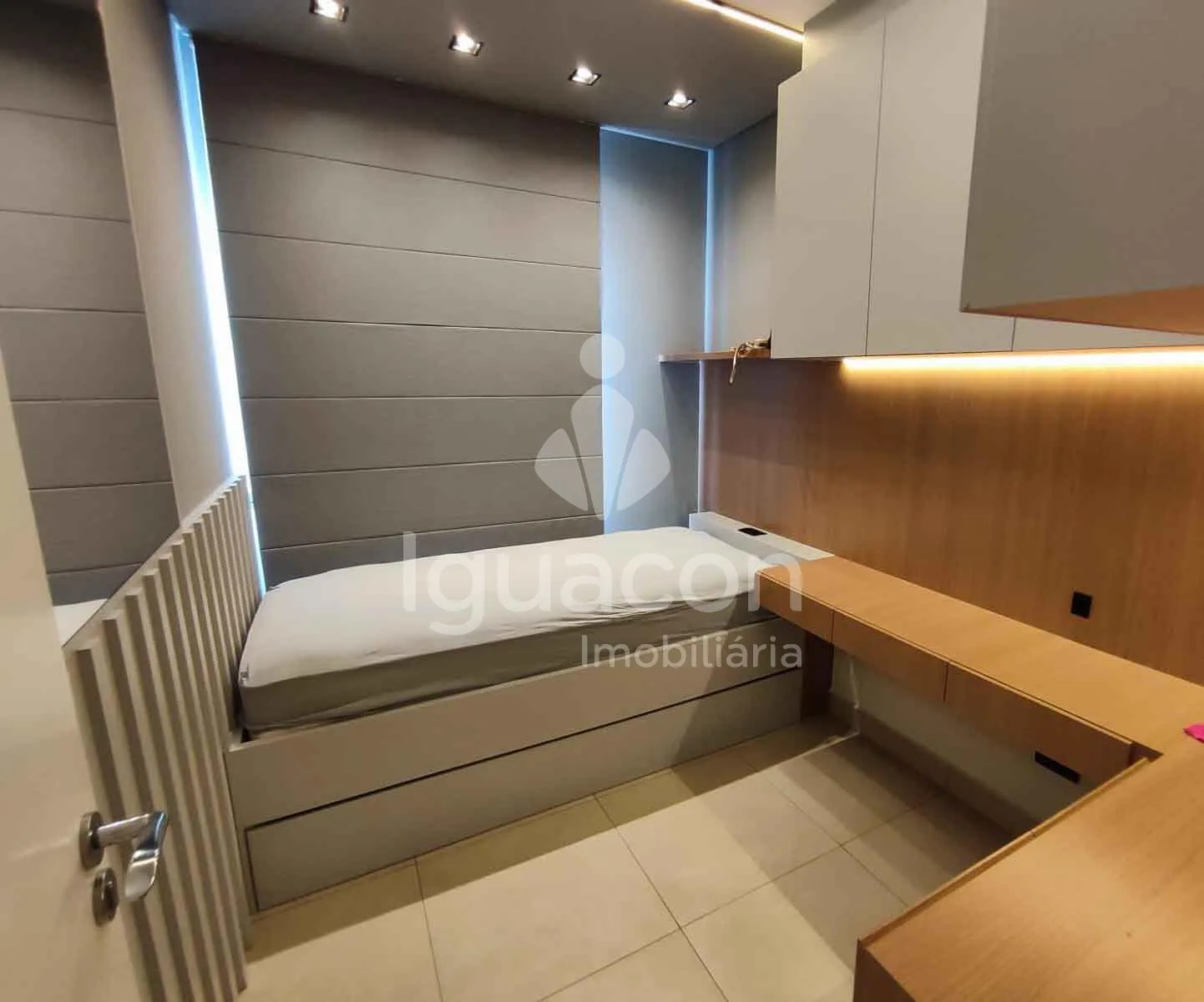 Apartamento mobiliado no Edifício Miró