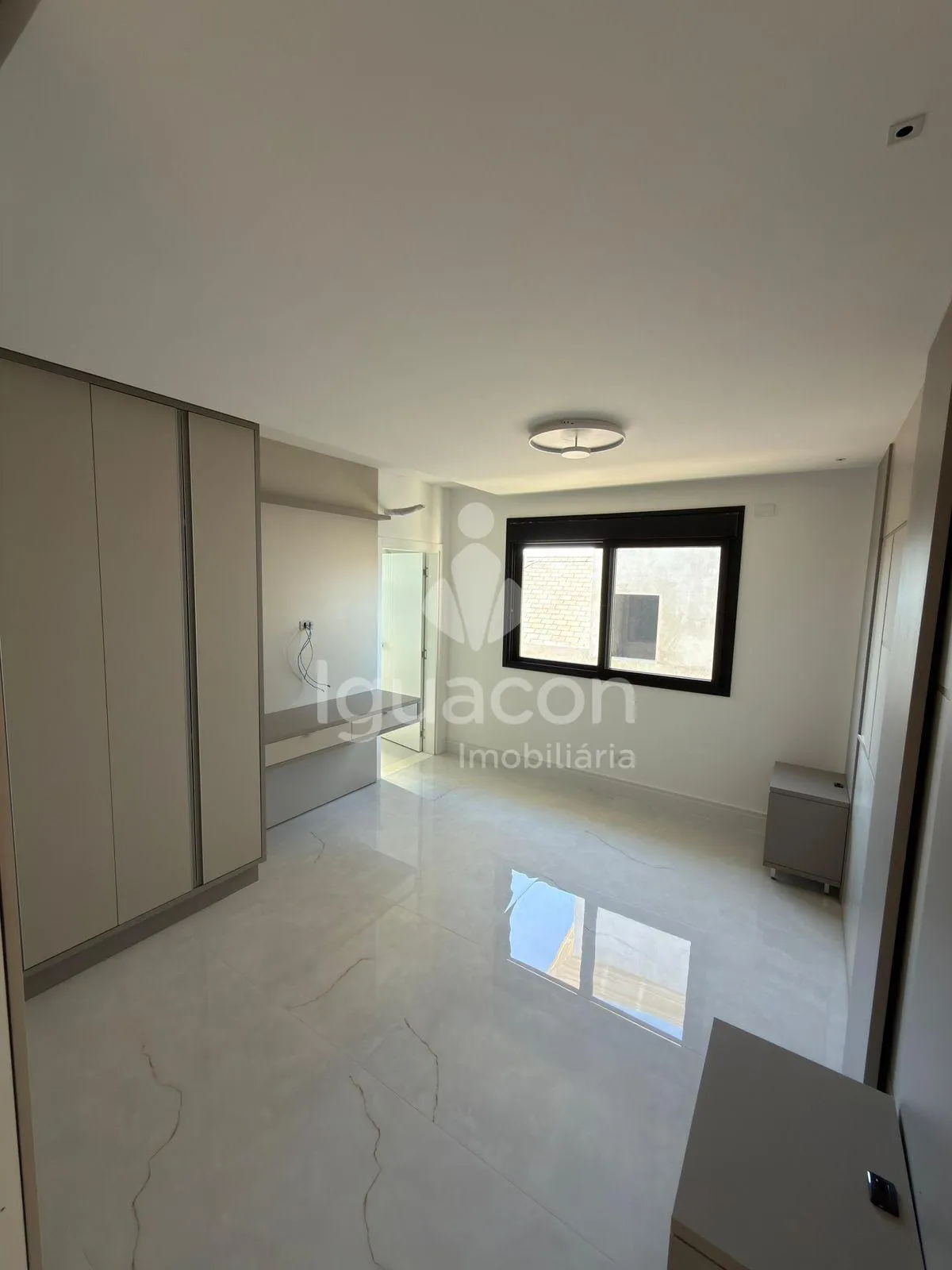 Sobrado com 04 Suites á venda no Condomínio Royal Boulevard Yacht Residence