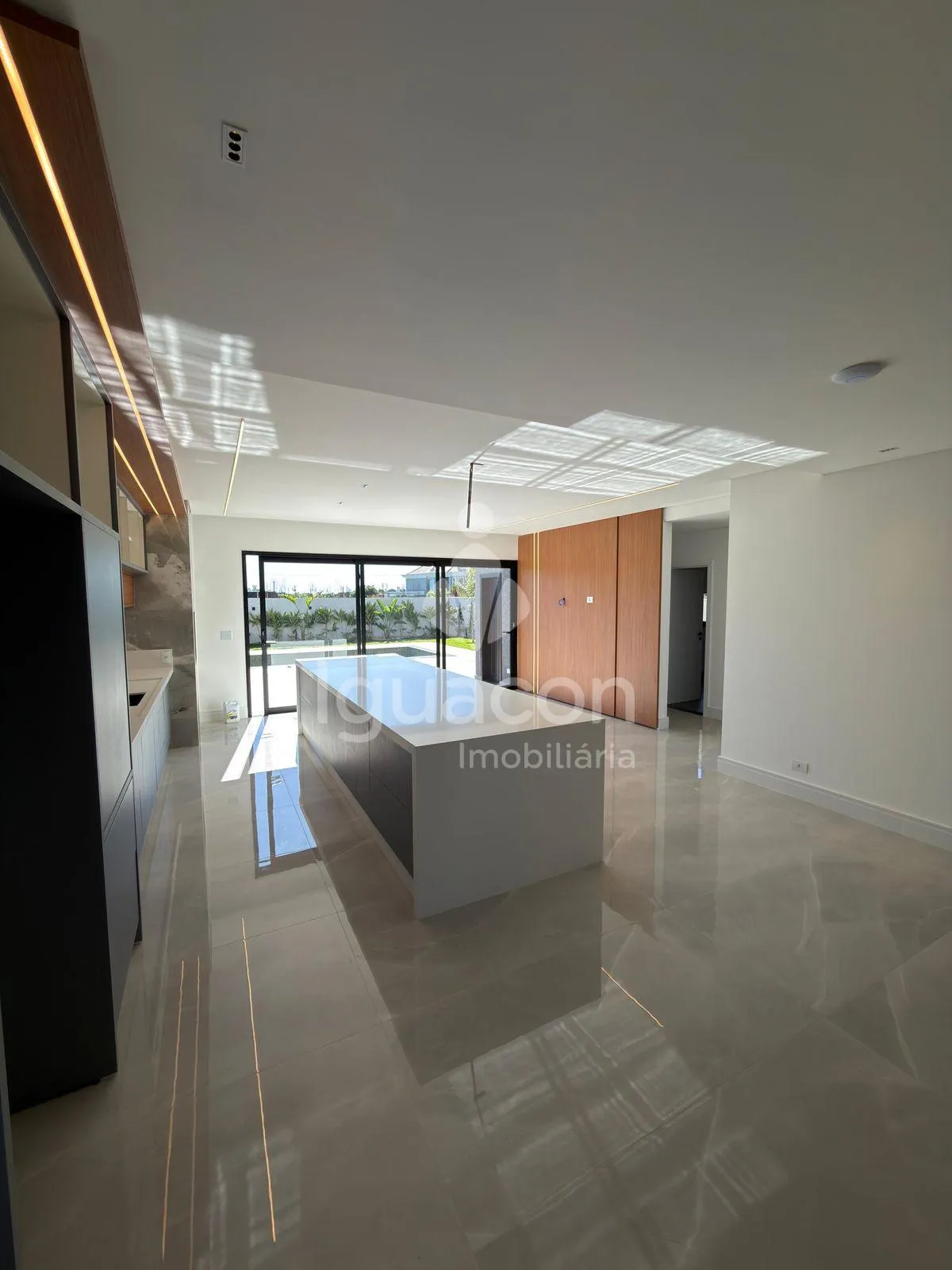 Sobrado com 04 Suites á venda no Condomínio Royal Boulevard Yacht Residence