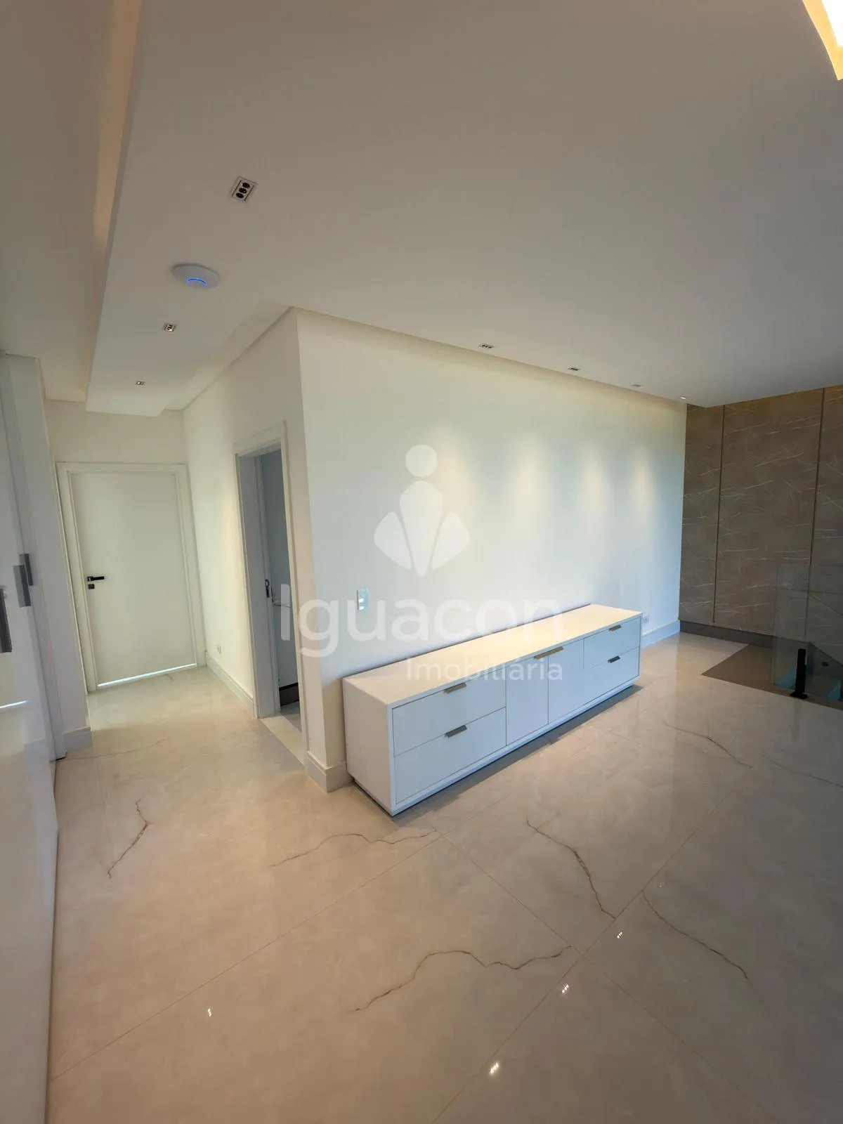 Sobrado com 04 Suites á venda no Condomínio Royal Boulevard Yacht Residence