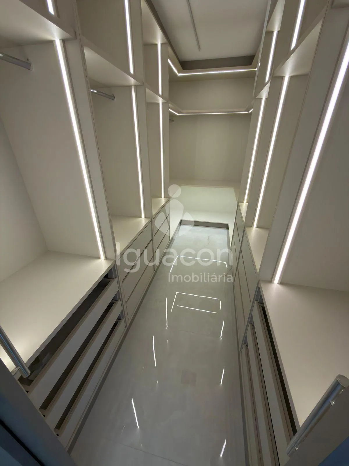 Sobrado com 04 Suites á venda no Condomínio Royal Boulevard Yacht Residence